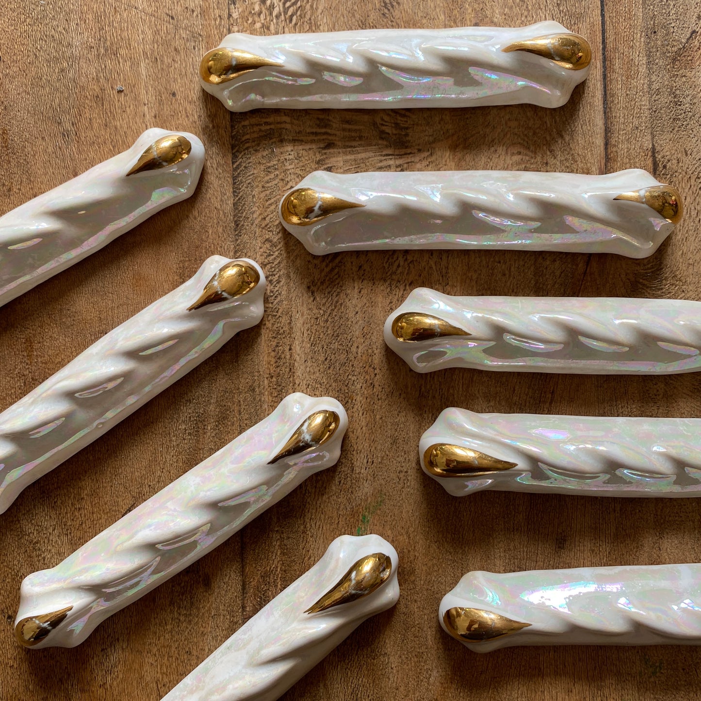 Lot de 10 porte-couteaux vintage art déco en céramique irisée et dorée