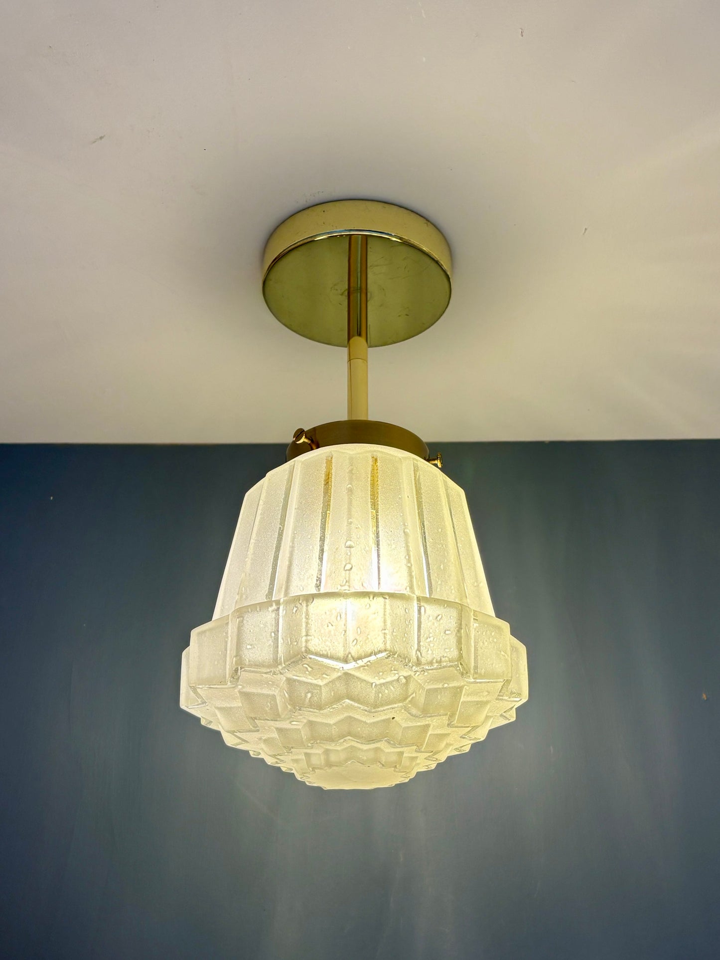 Suspension / Plafonnier globe vintage art déco en verre dépoli