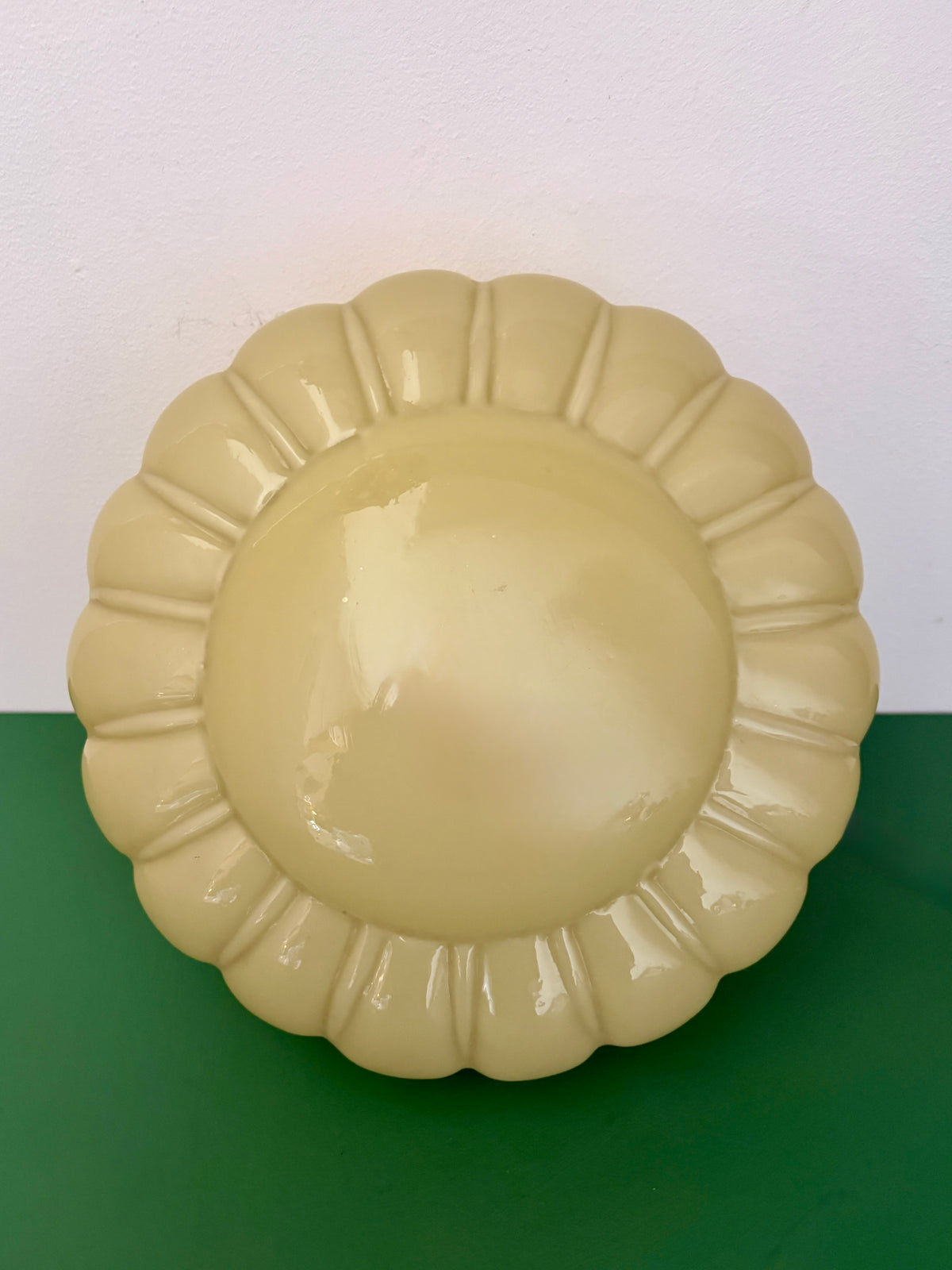 Applique ou plafonnier globe vintage art déco en opaline jaune