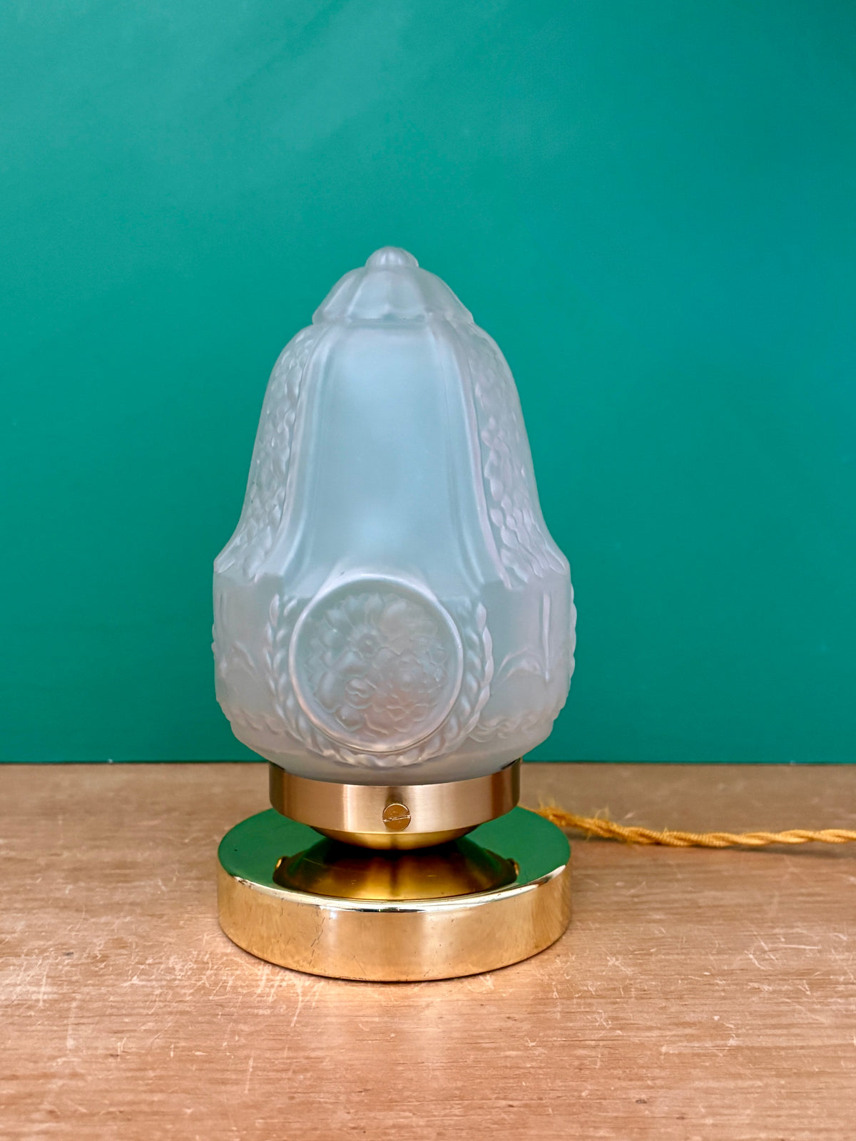 Lampe à poser globe vintage art déco en verre dépoli