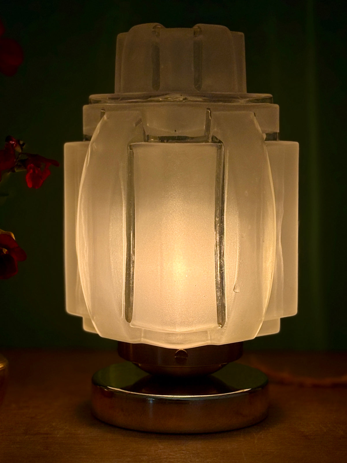 Lampe à poser globe building vintage art déco en verre dépoli