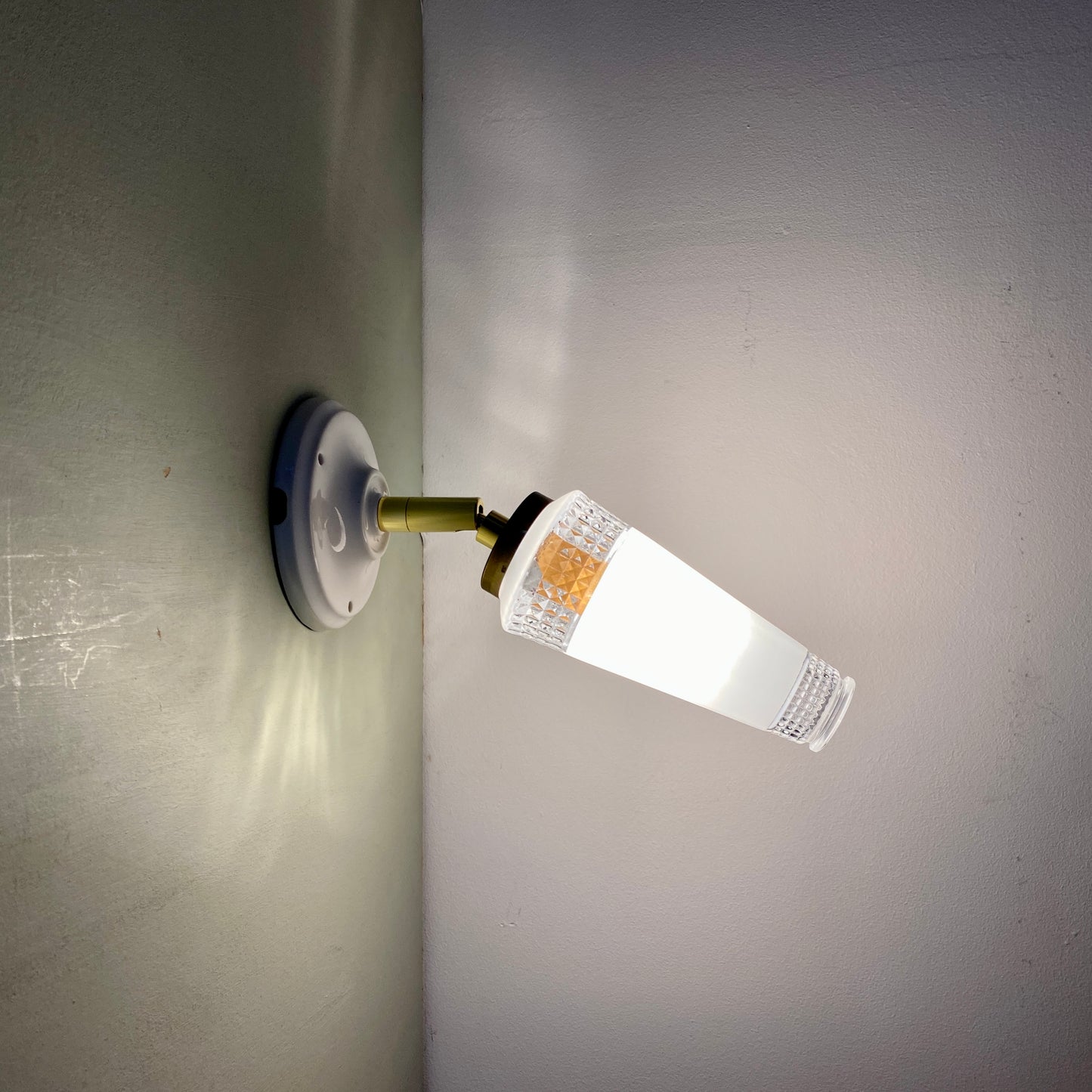 Applique tulipe vintage en verre blanc et transparent