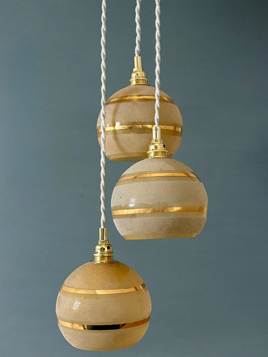 Suspension triples globes vintage en verre granité jaune et or