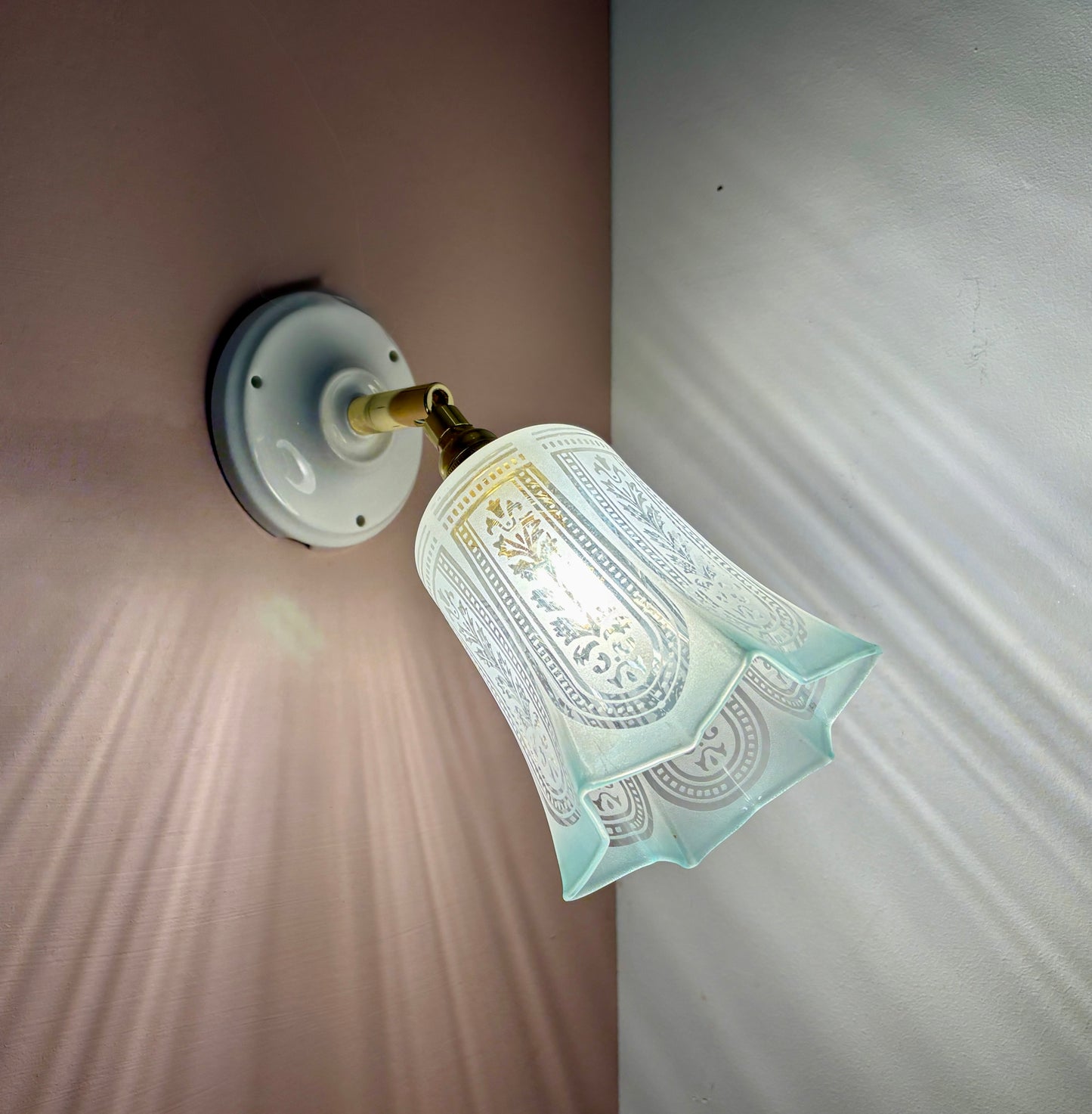 Applique tulipe vintage en verre dépoli blanc et bleu