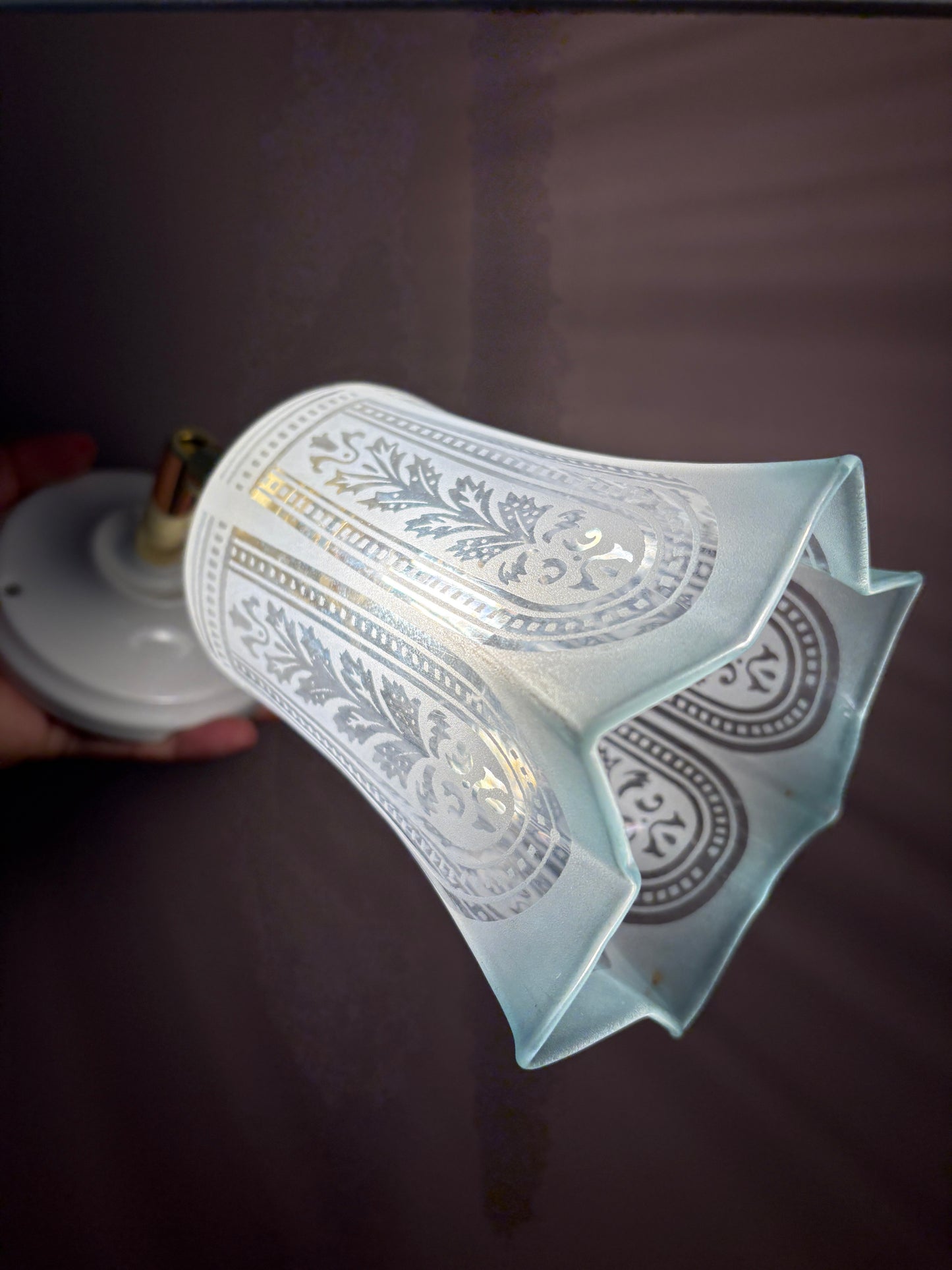 Applique tulipe vintage en verre dépoli blanc et bleu