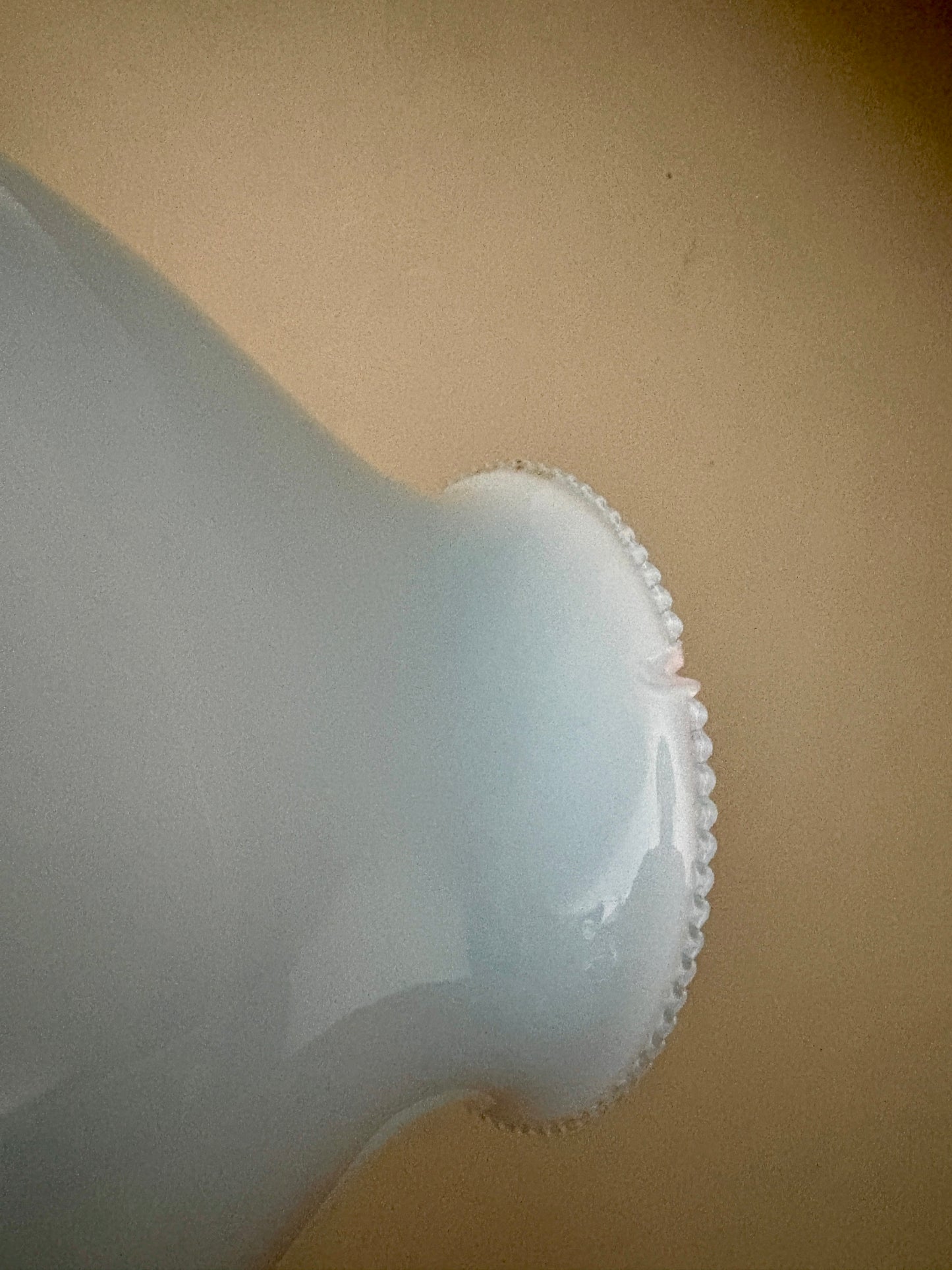 Suspension globe vintage en opaline bleue