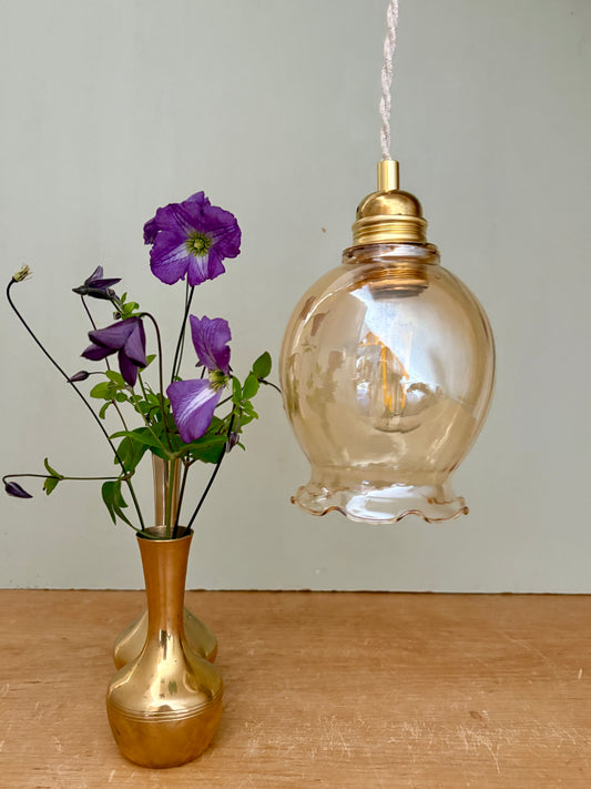 Suspension tulipe vintage en verre ambré