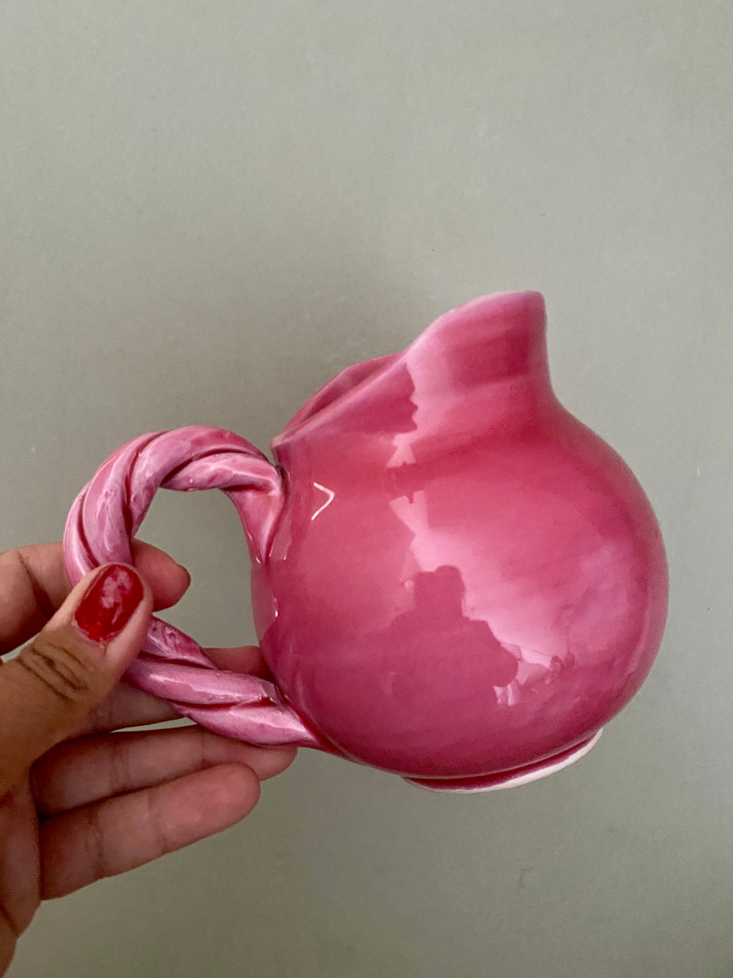 Petit pichet ou pot à lait ancien en céramique rose Vallauris