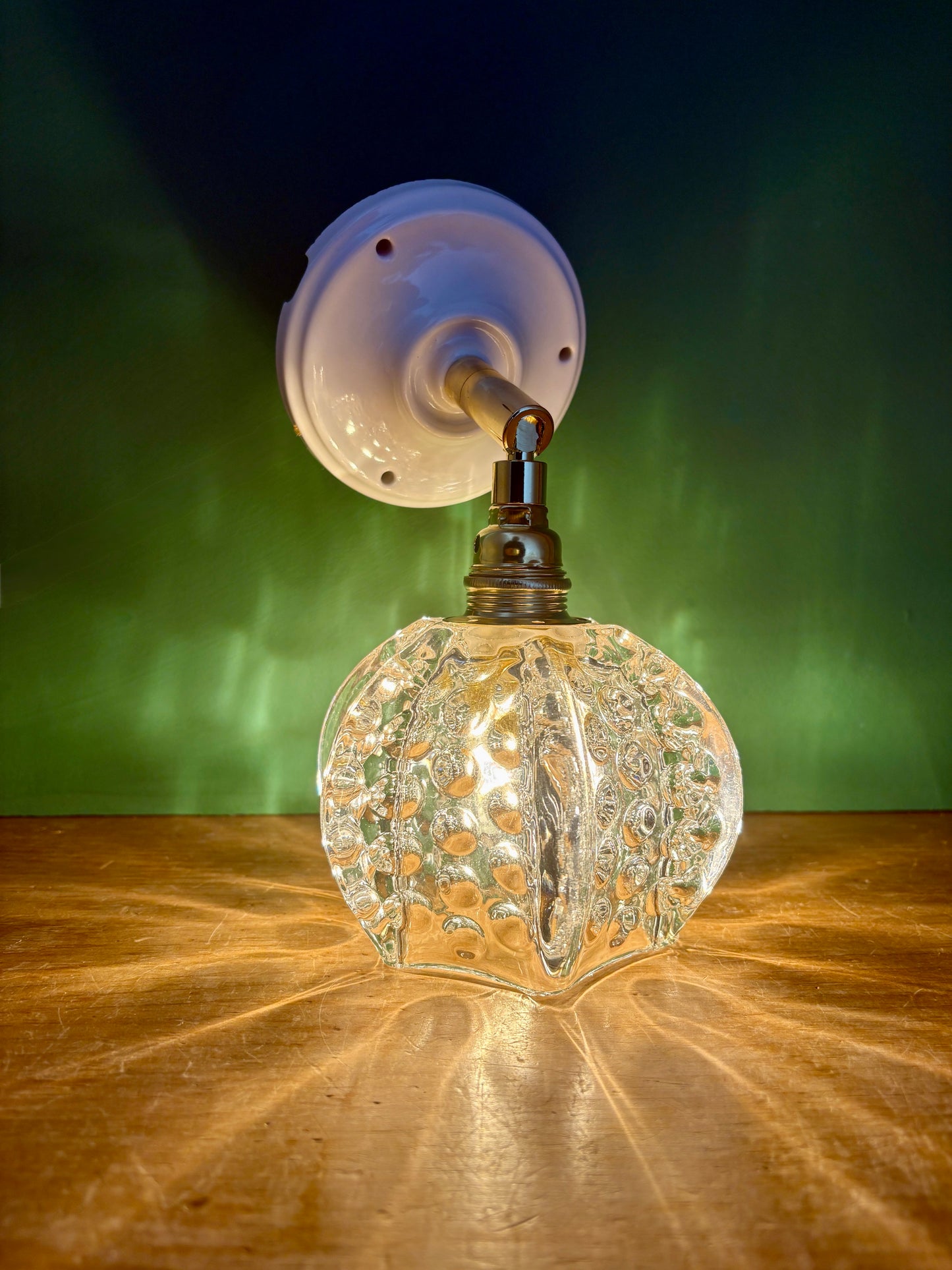 Applique tulipe vintage en verre moulé (TF1)
