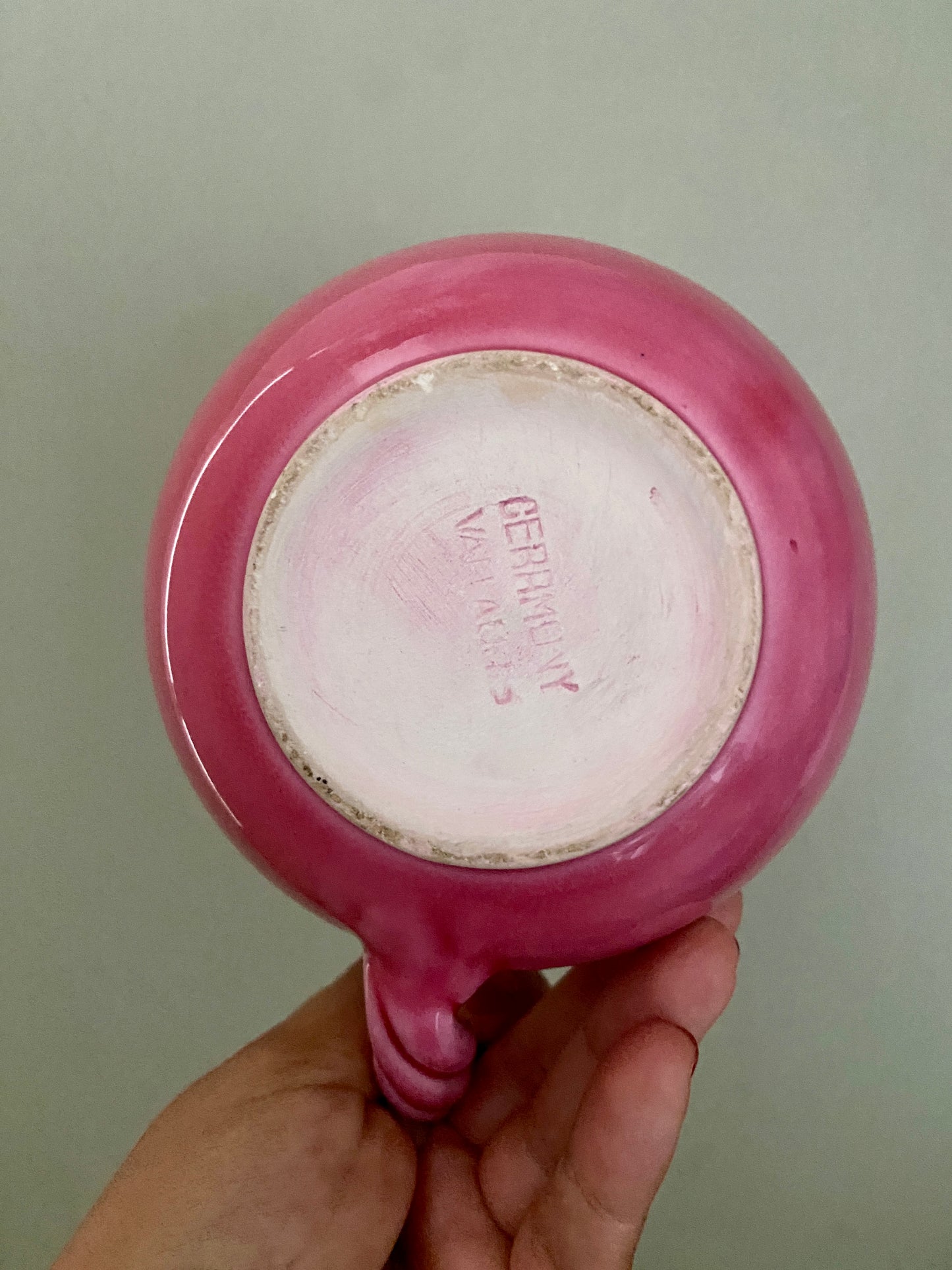 Petit pichet ou pot à lait ancien en céramique rose Vallauris