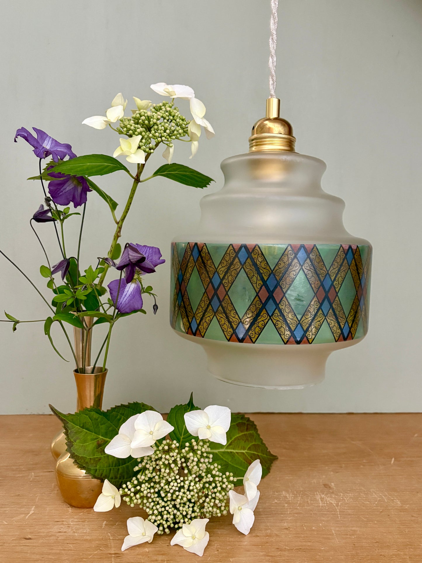 Suspension globe vintage en verre effet vitrail