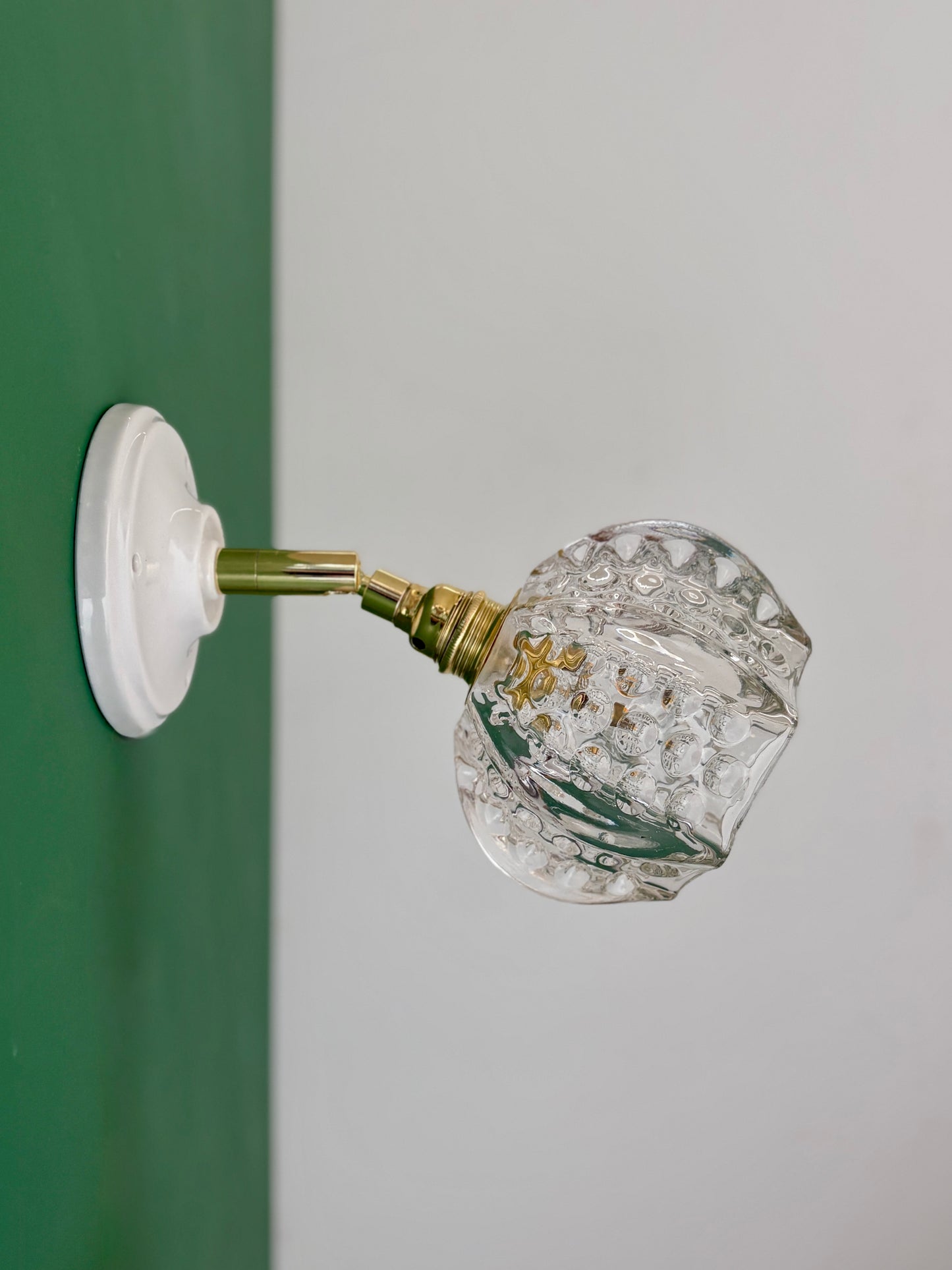 Applique tulipe vintage en verre moulé (TF1)