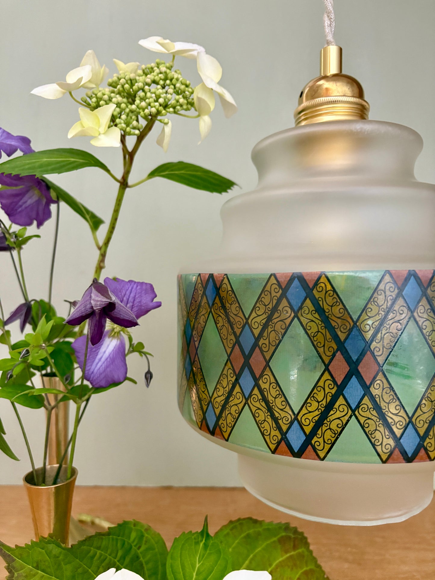 Suspension globe vintage en verre effet vitrail