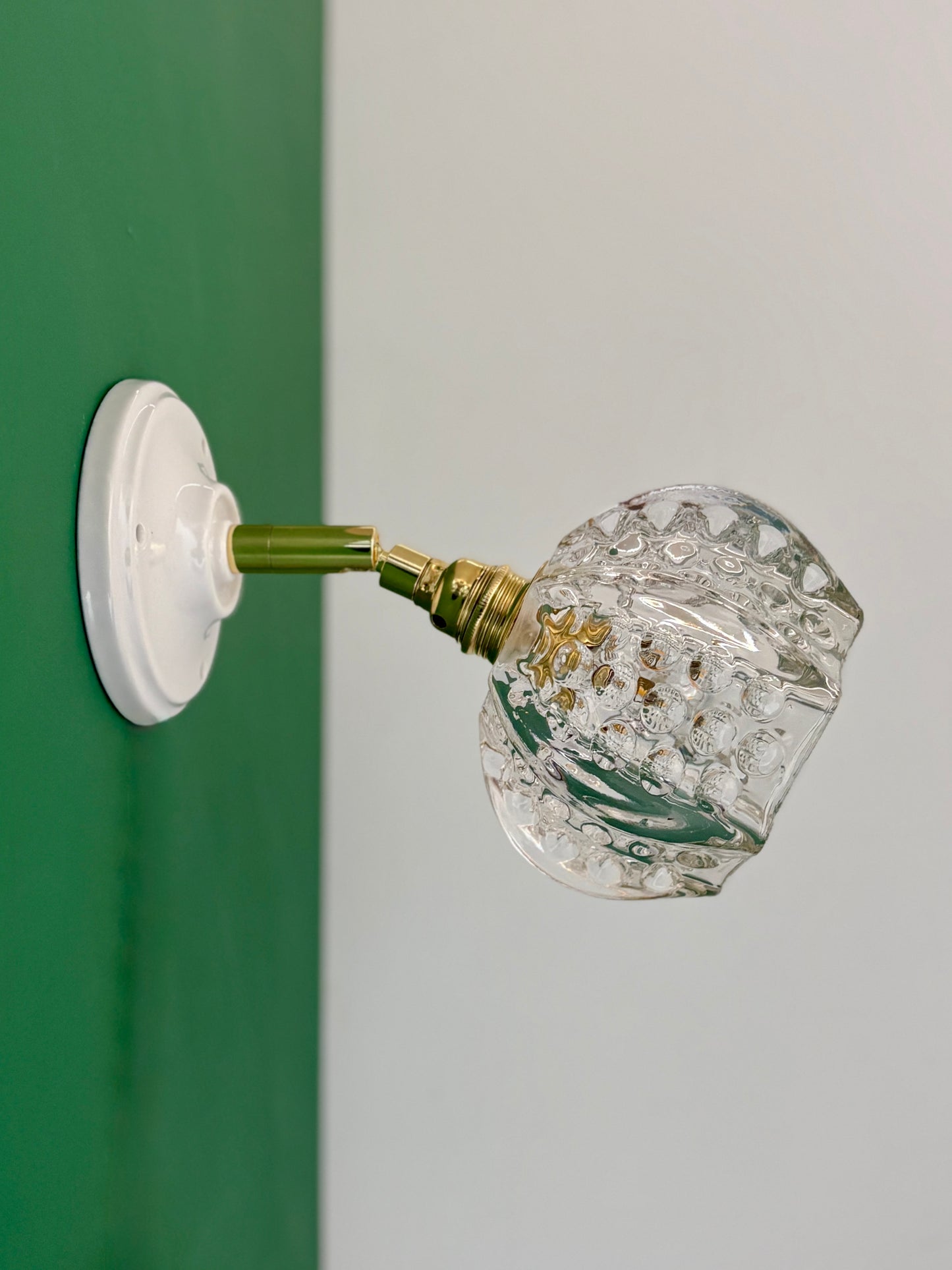 Applique tulipe vintage en verre moulé (TF1)