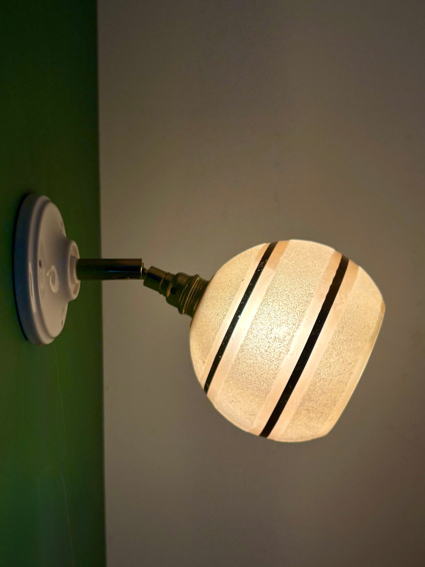 Applique globe vintage en verre granité jaune et or