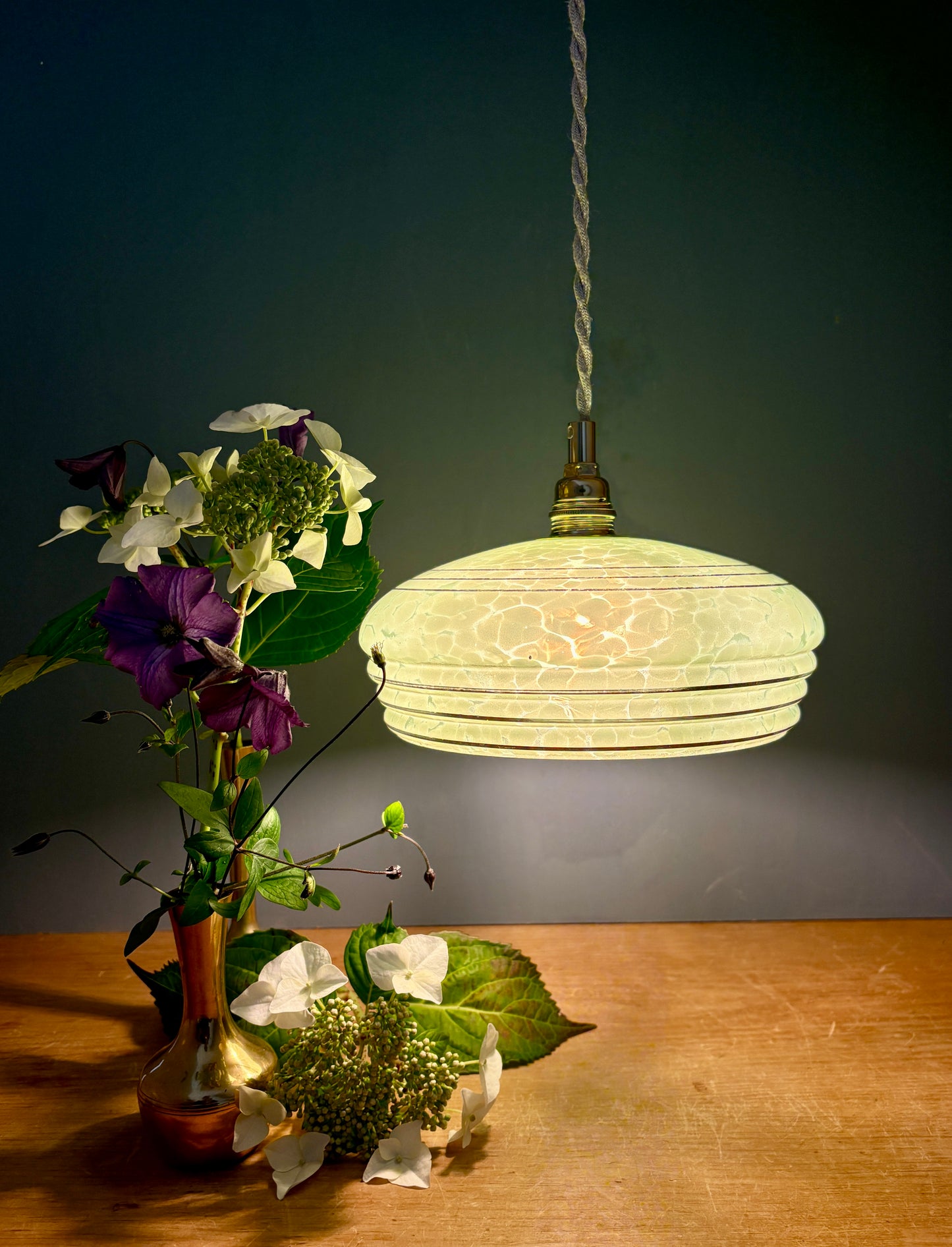 Suspension abat-jour vintage en verre de Clichy vert et or