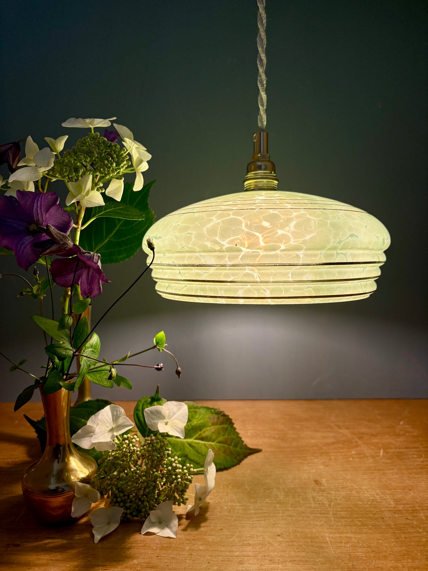 Suspension abat-jour vintage en verre de Clichy vert et or