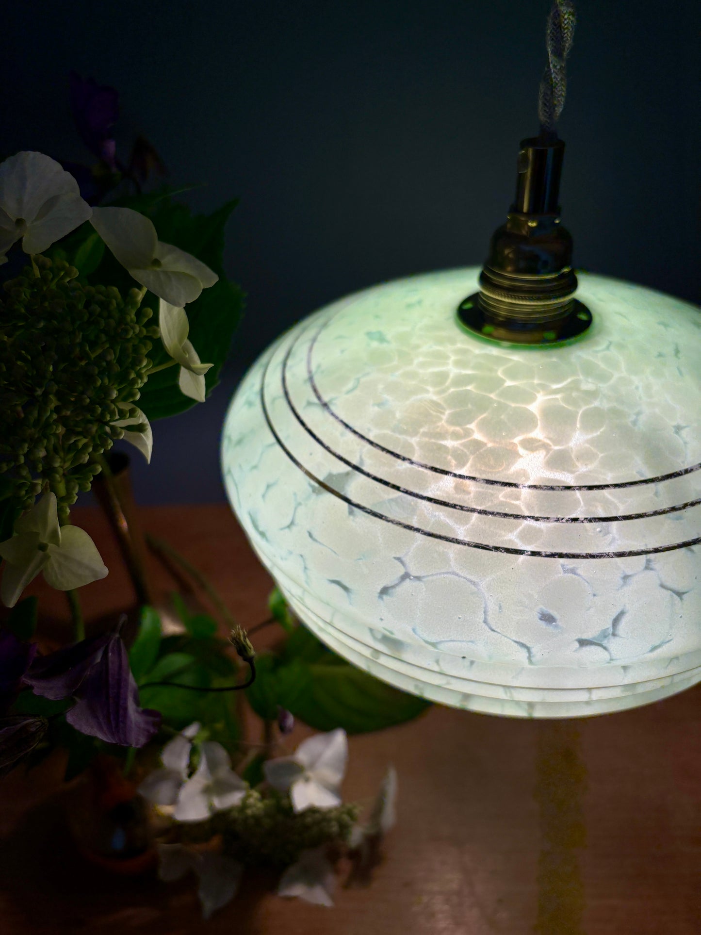 Suspension abat-jour vintage en verre de Clichy vert et or