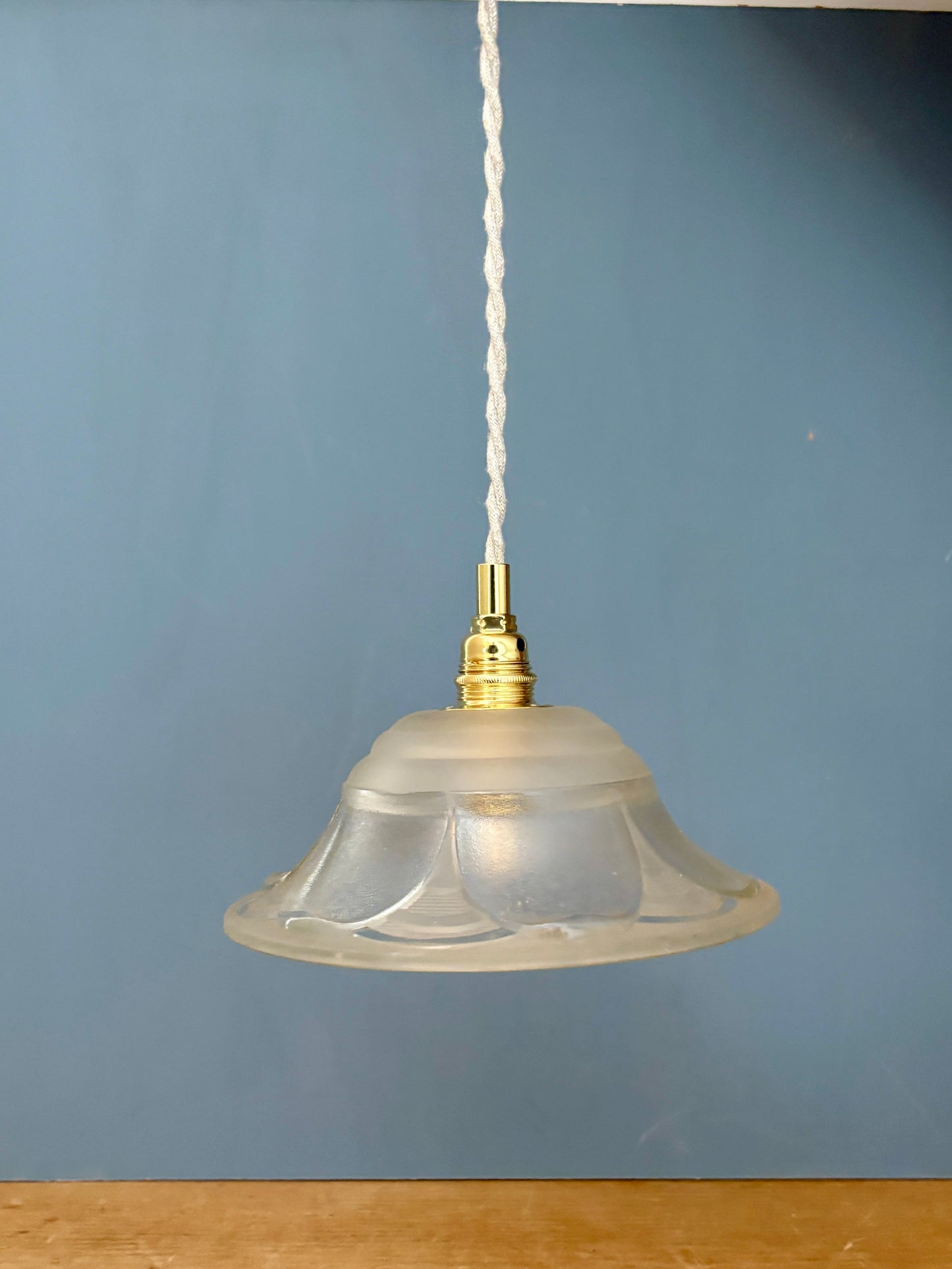 Suspension abat-jour vintage en verre motif de fleur