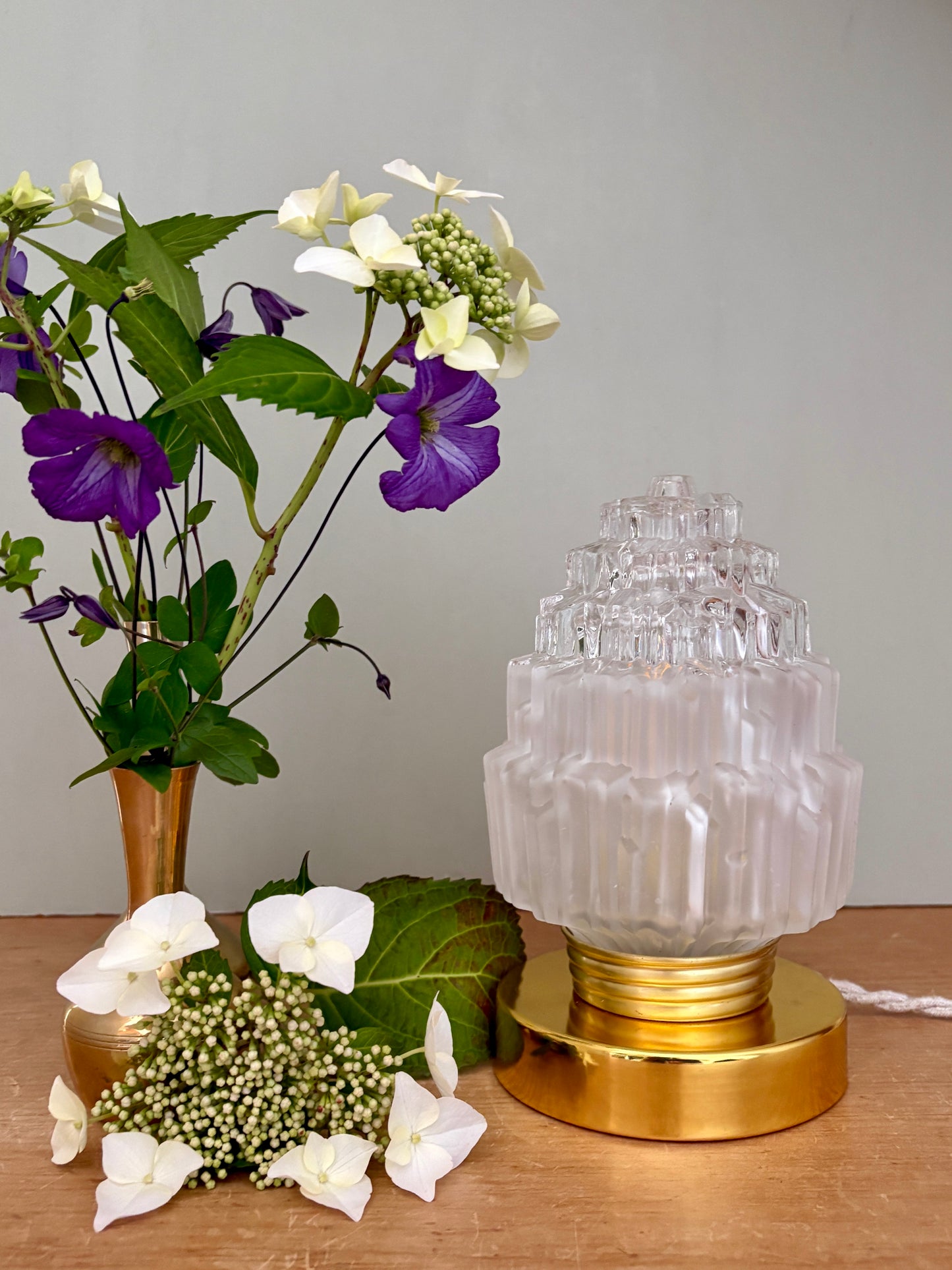 Lampe à poser globe vintage en verre mi dépoli mi transparent