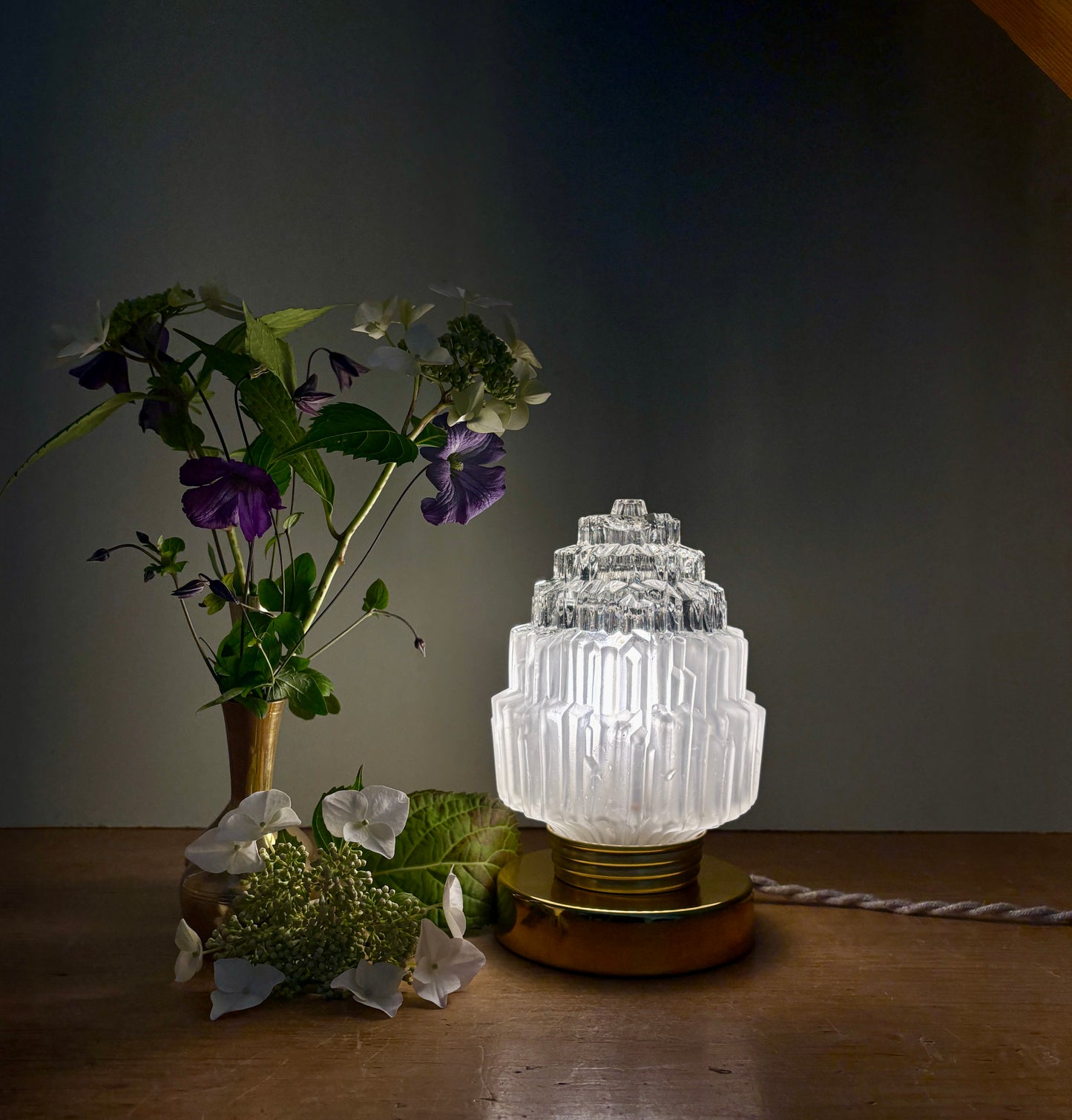 Lampe à poser globe vintage en verre mi dépoli mi transparent