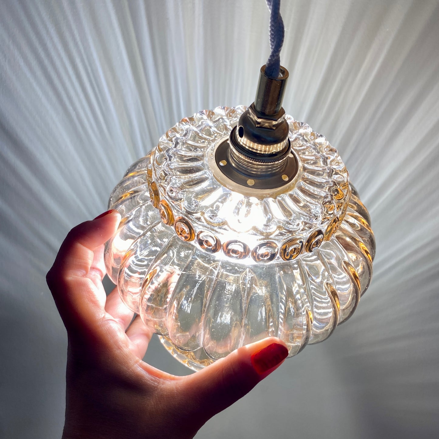 Suspension globe vintage en verre ambré