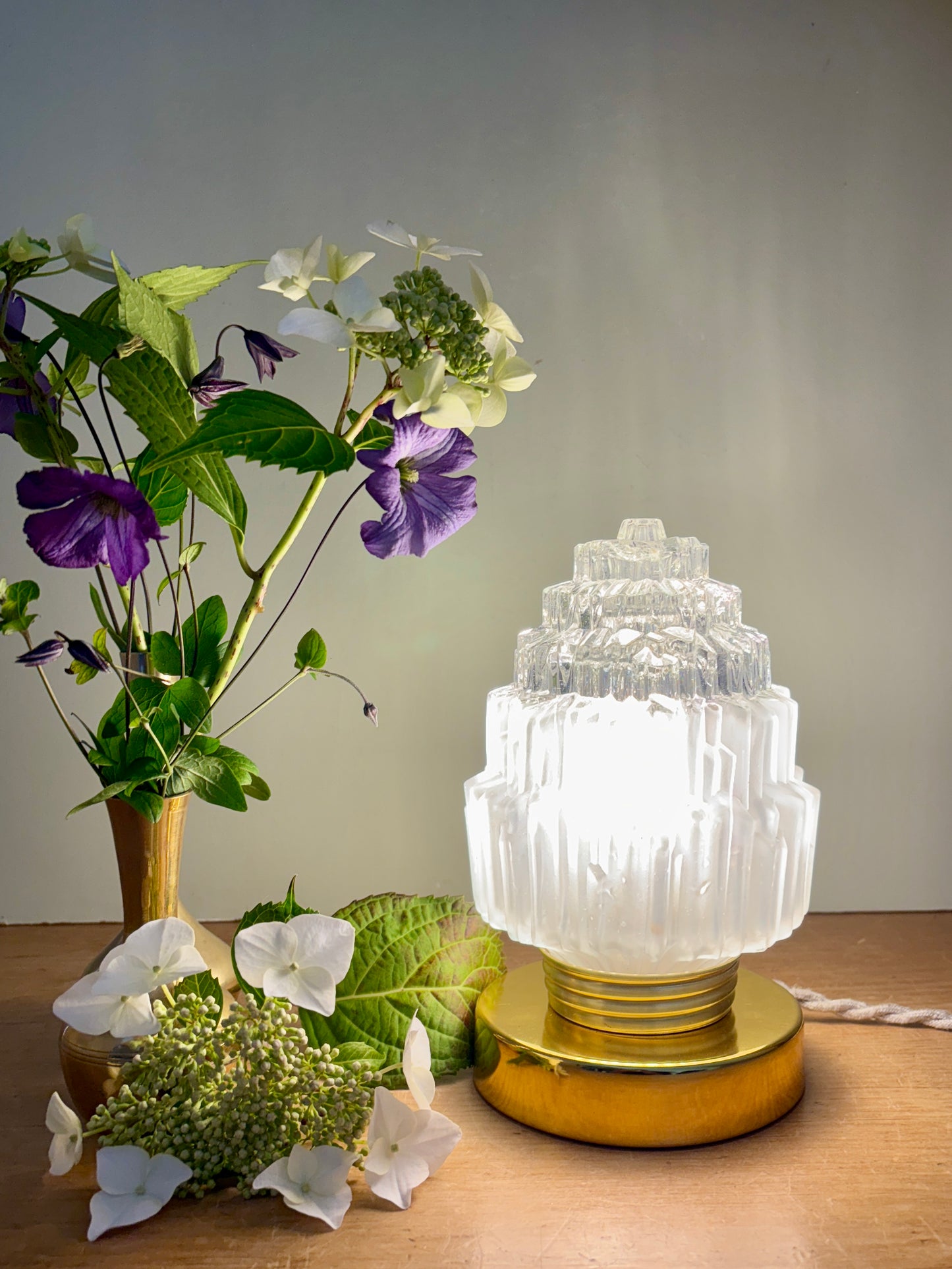 Lampe à poser globe vintage en verre mi dépoli mi transparent