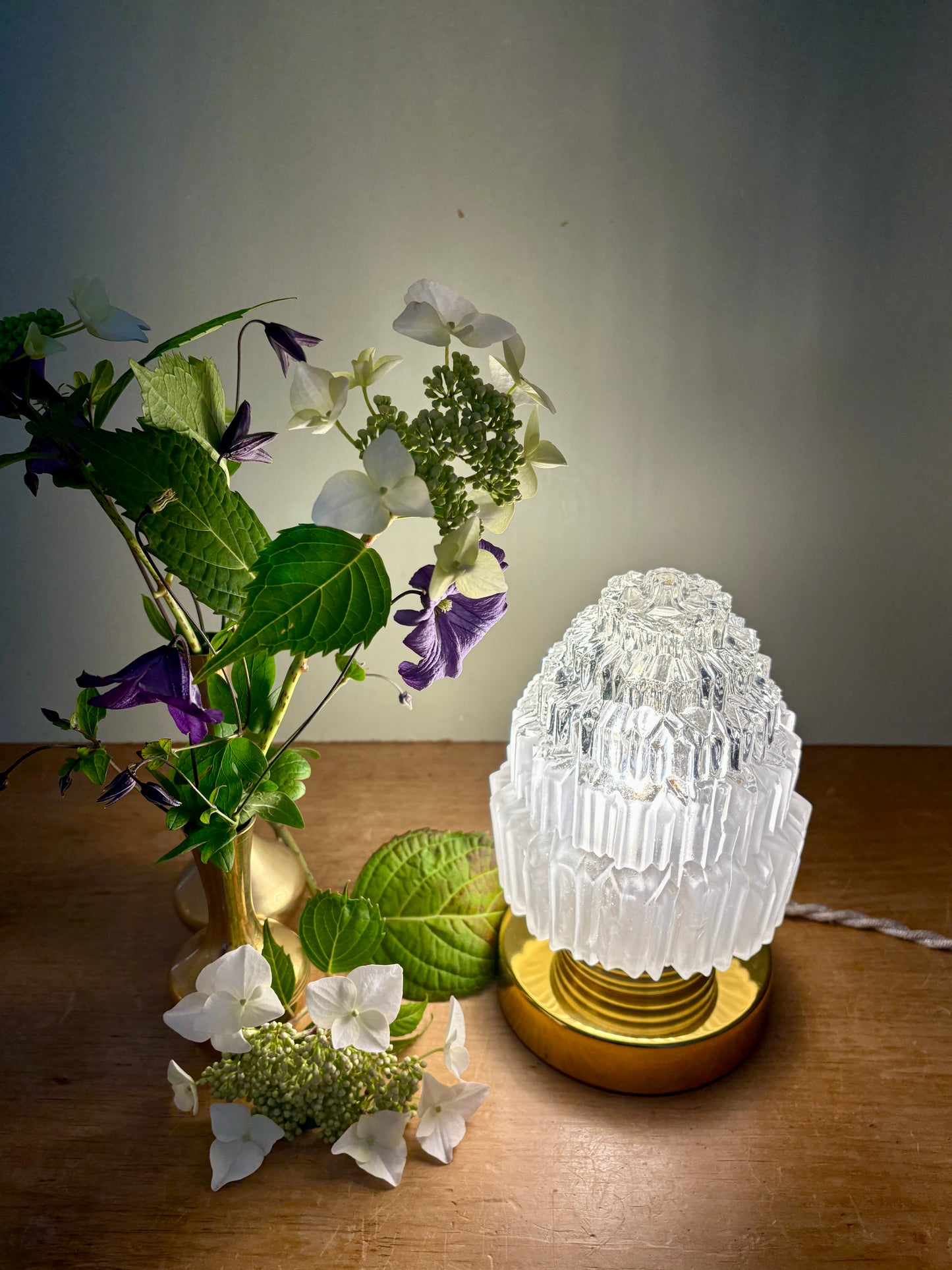 Lampe à poser globe vintage en verre mi dépoli mi transparent