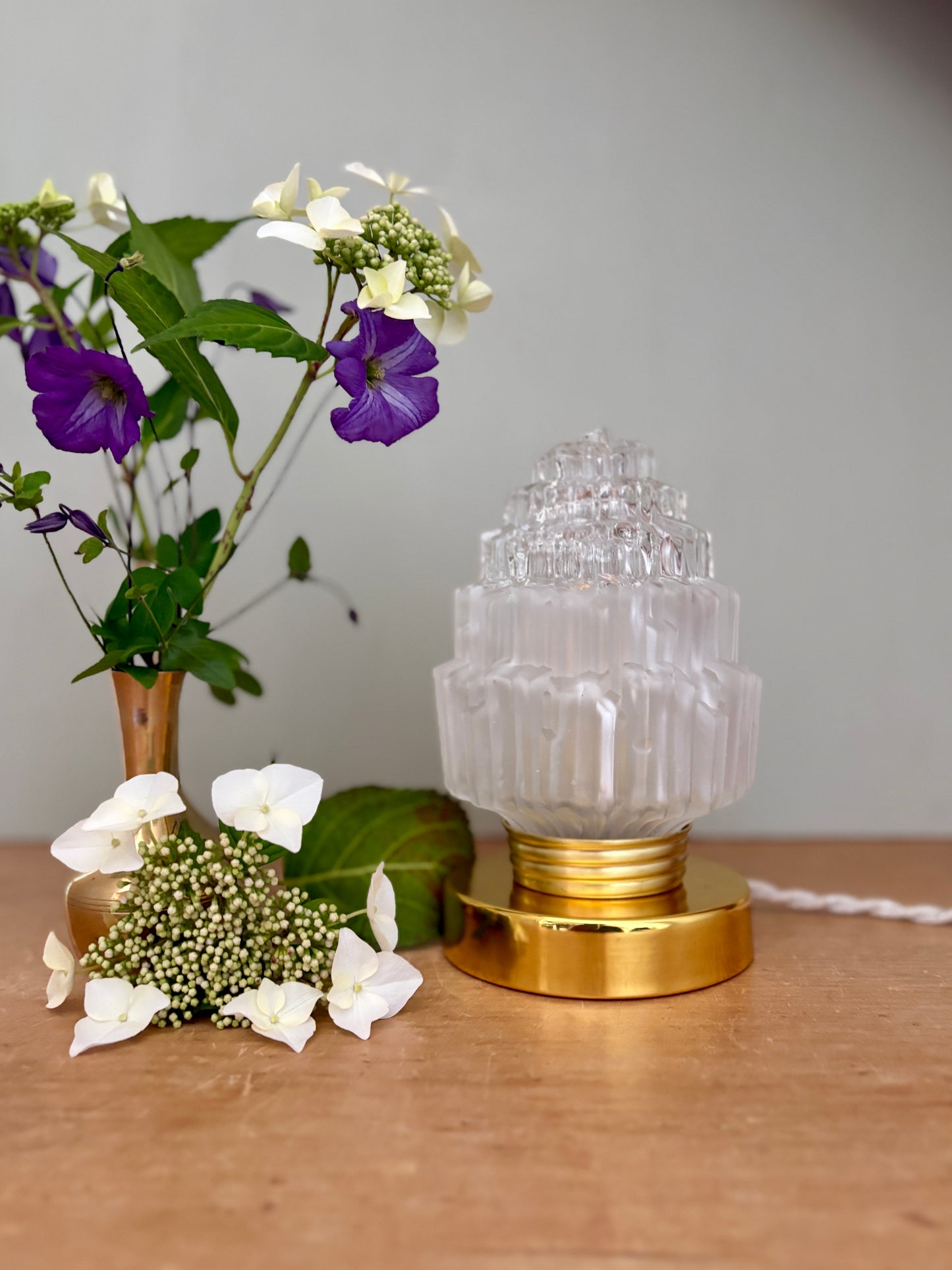 Lampe à poser globe vintage en verre mi dépoli mi transparent