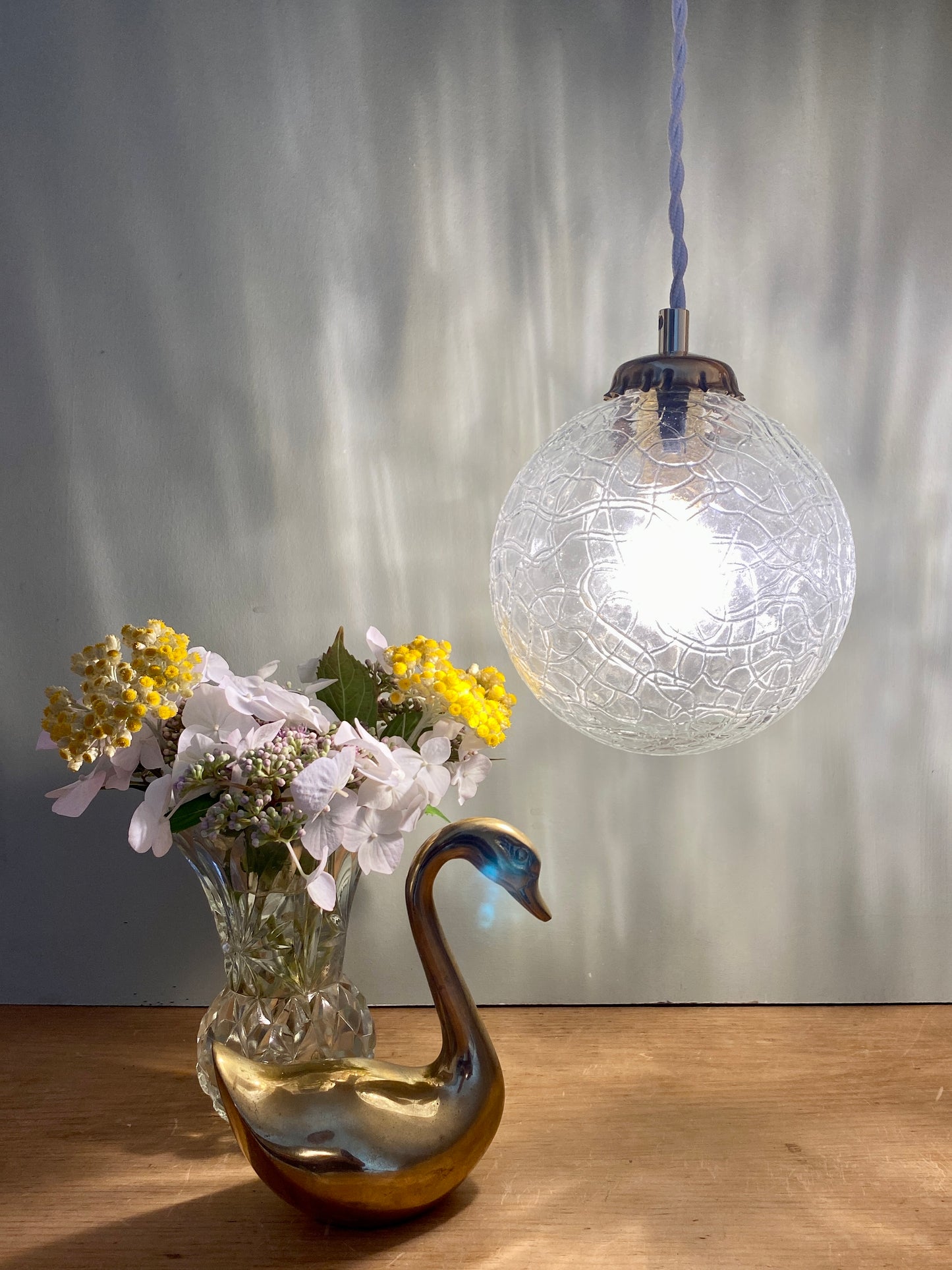 Suspension globe vintage en verre texturé