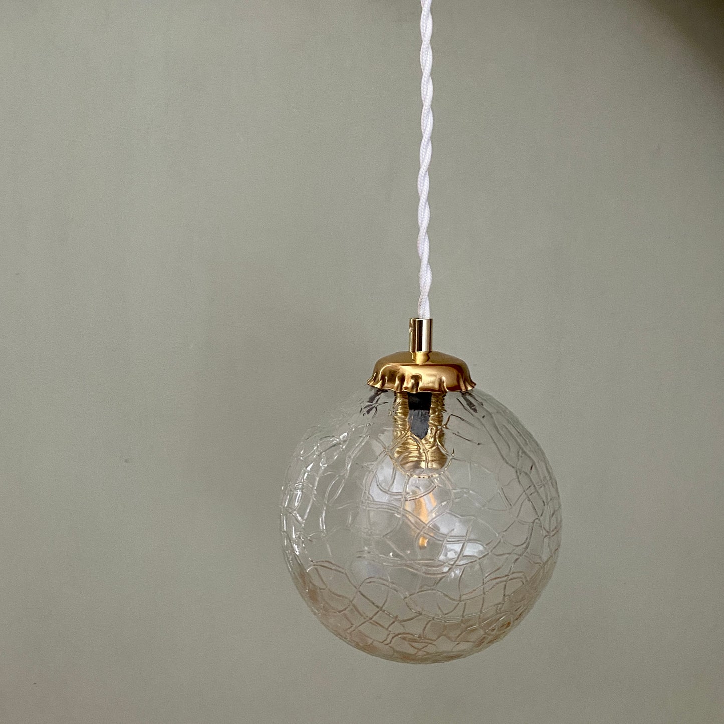 Suspension globe vintage en verre texturé