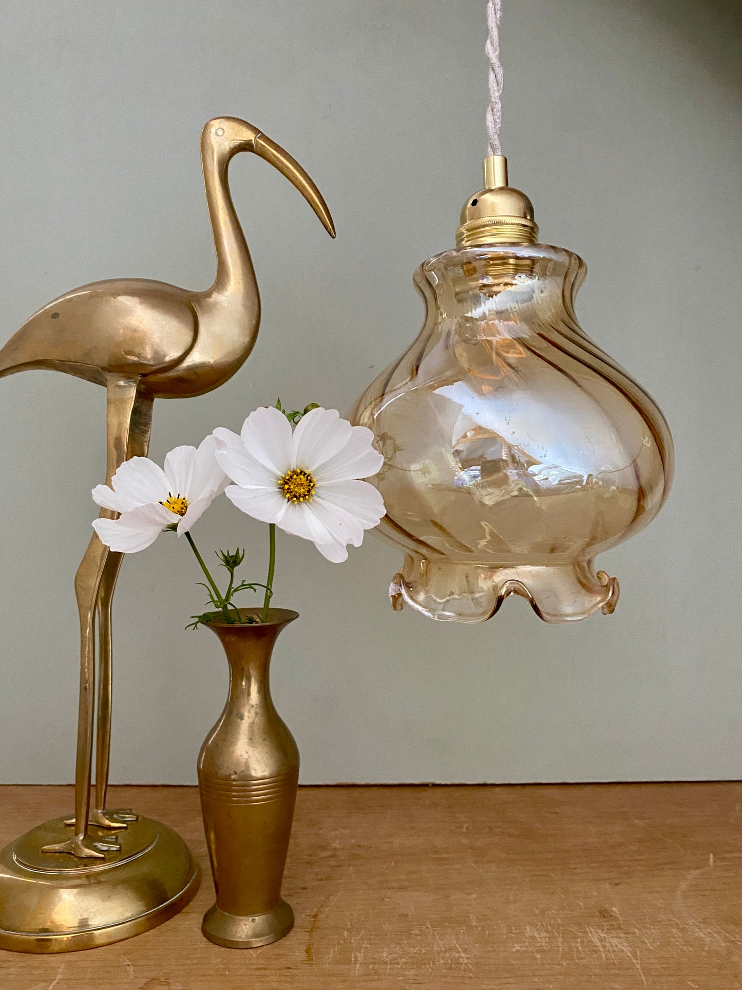 Suspension globe vintage en verre ambré