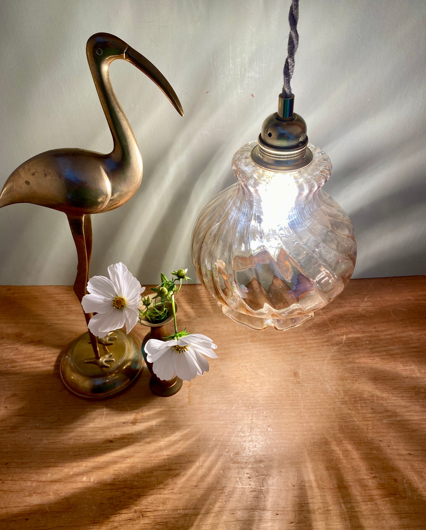 Suspension globe vintage en verre ambré