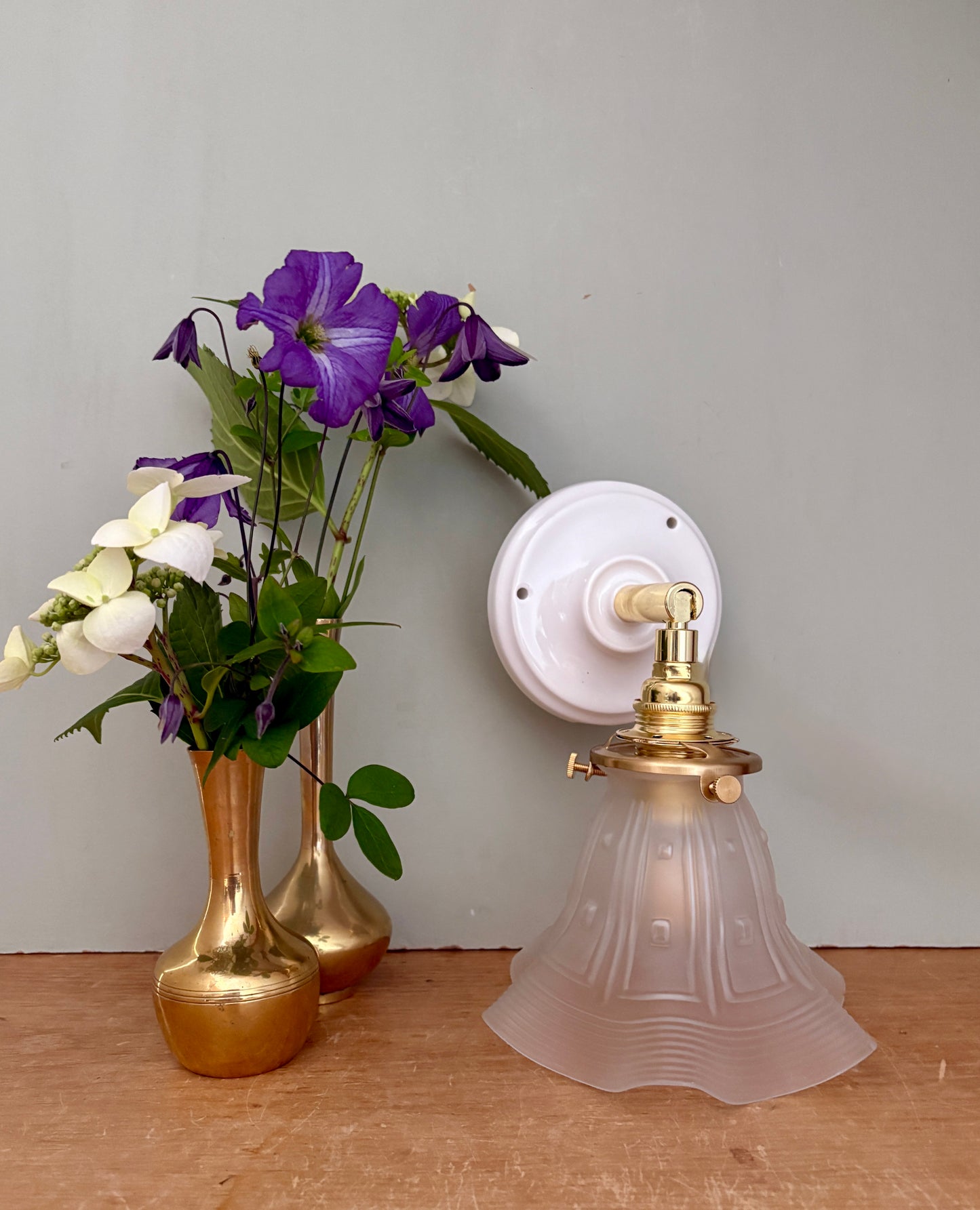 Applique tulipe vintage en verre dépoli