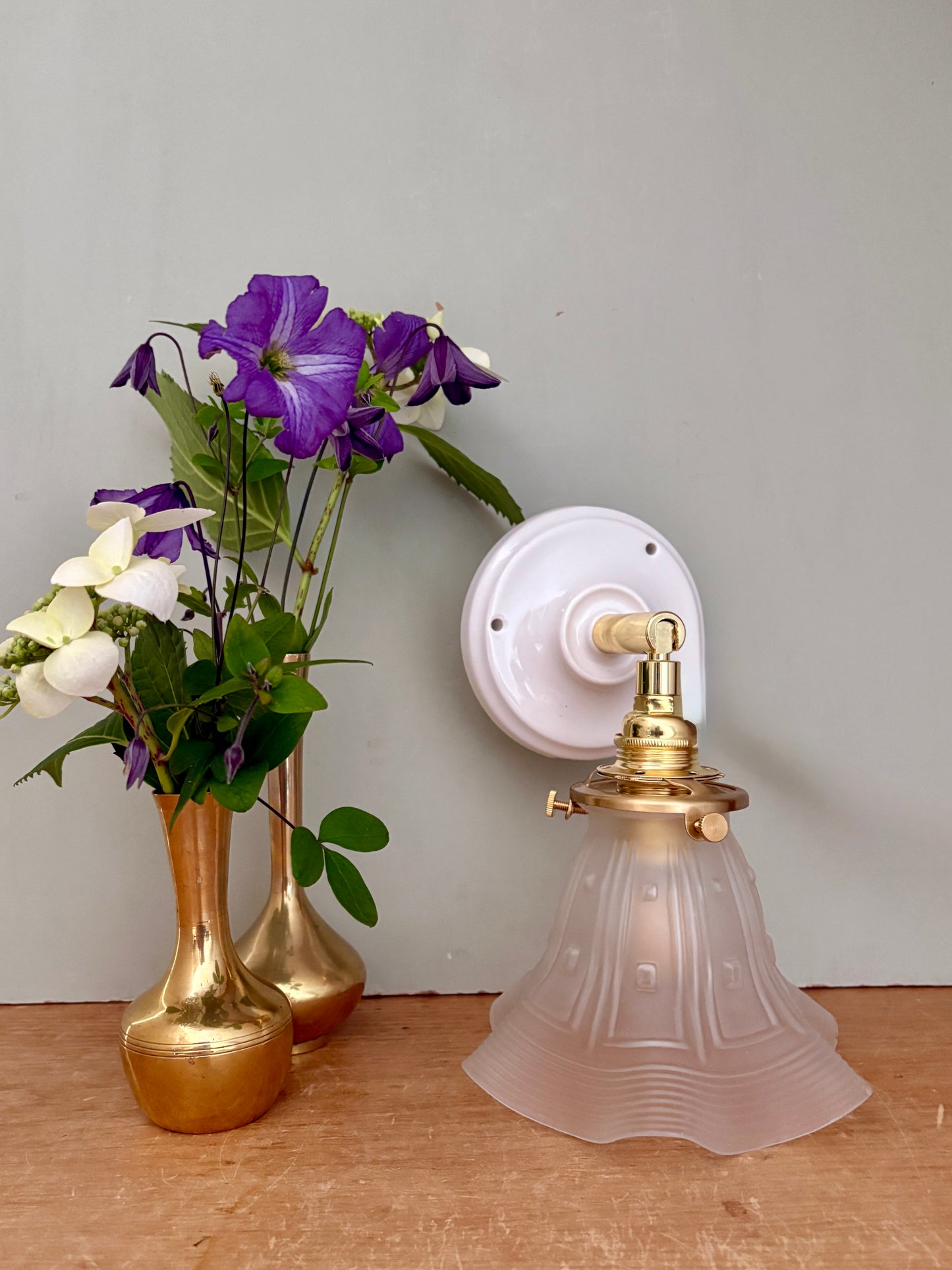 Applique tulipe vintage en verre dépoli