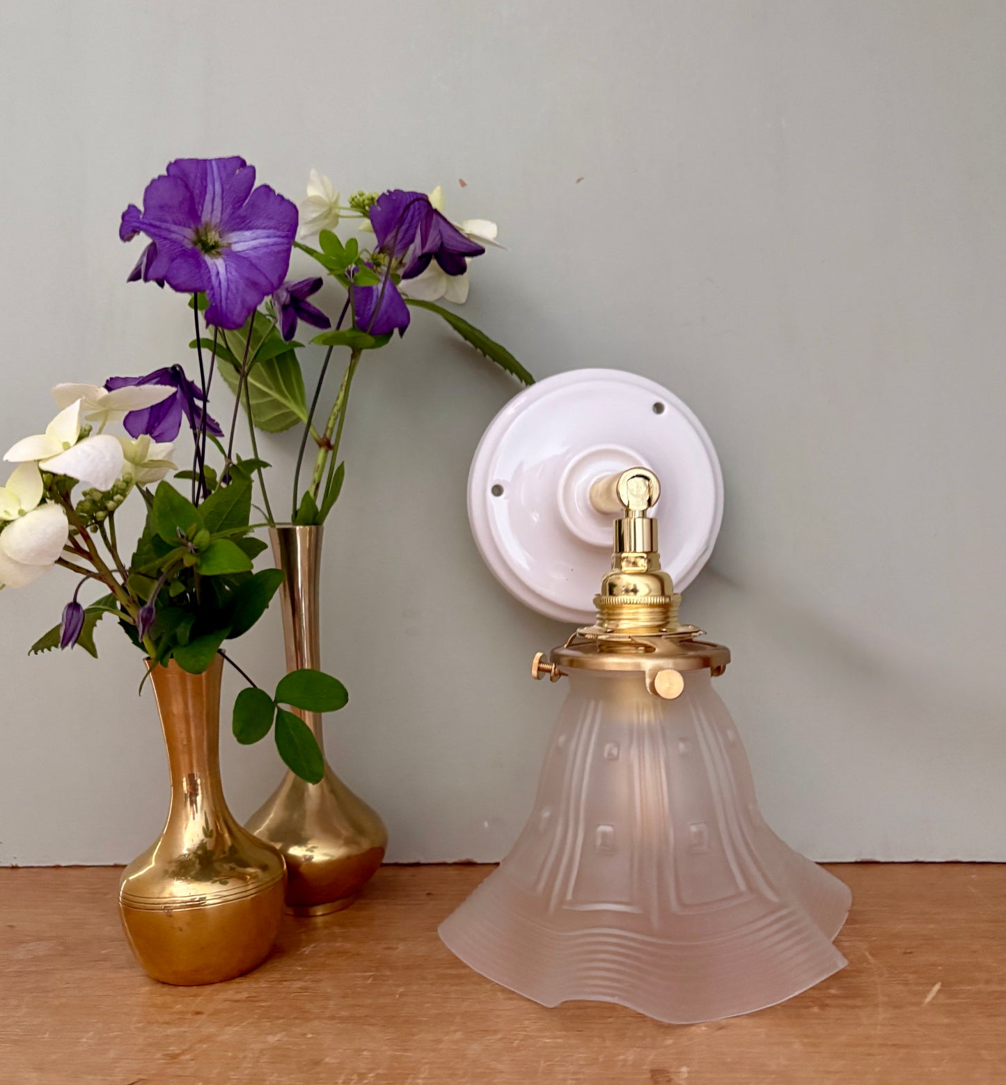 Applique tulipe vintage en verre dépoli