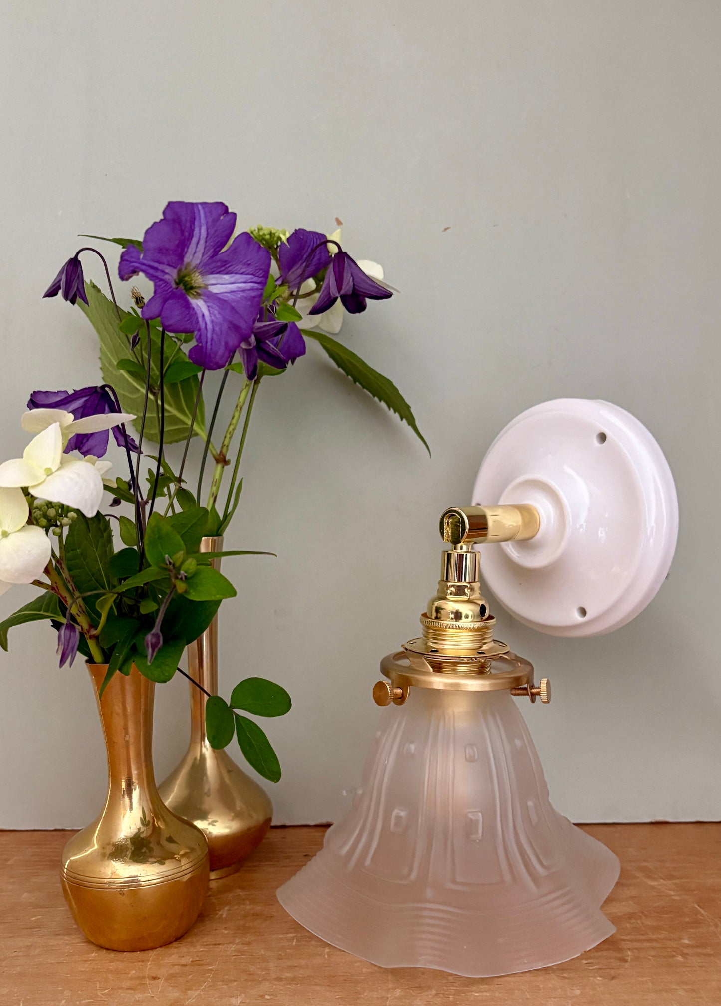 Applique tulipe vintage en verre dépoli