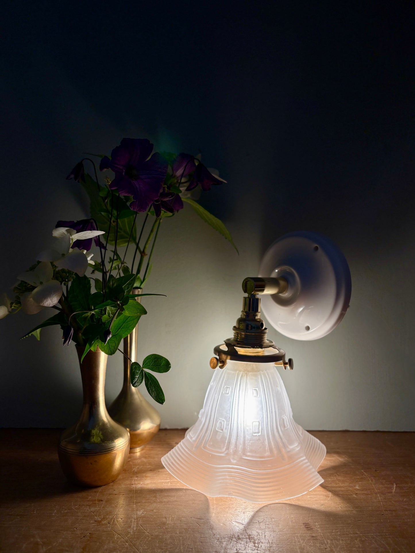 Applique tulipe vintage en verre dépoli