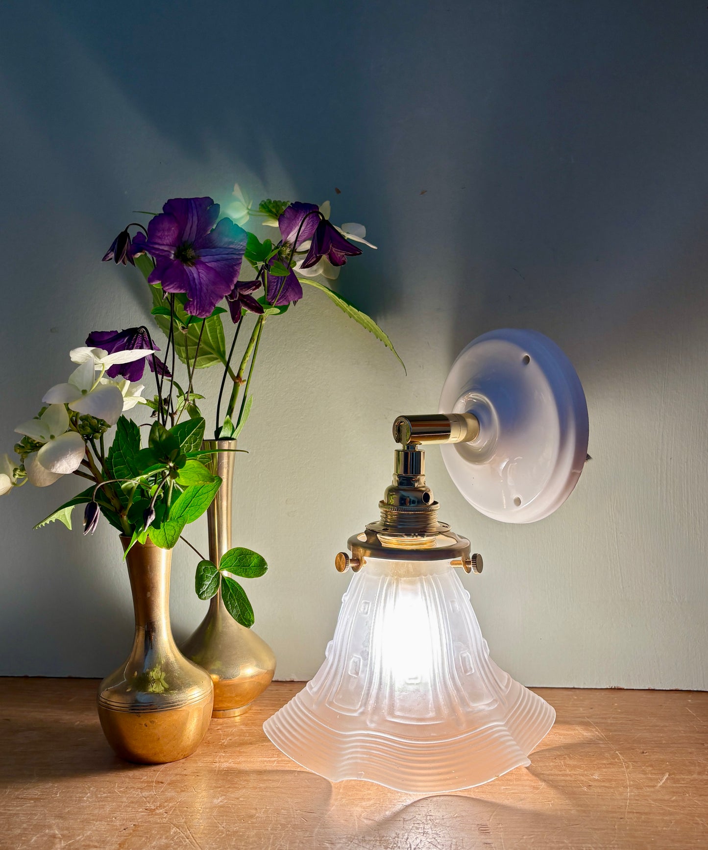 Applique tulipe vintage en verre dépoli