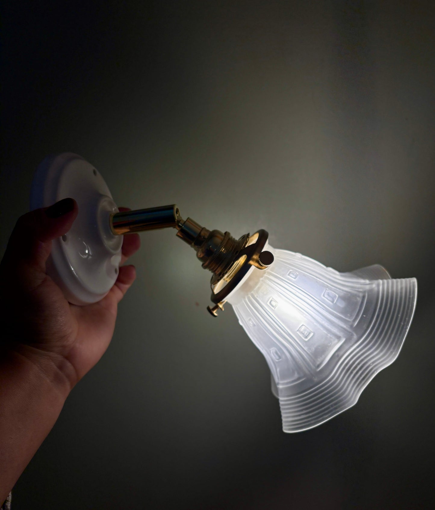 Applique tulipe vintage en verre dépoli