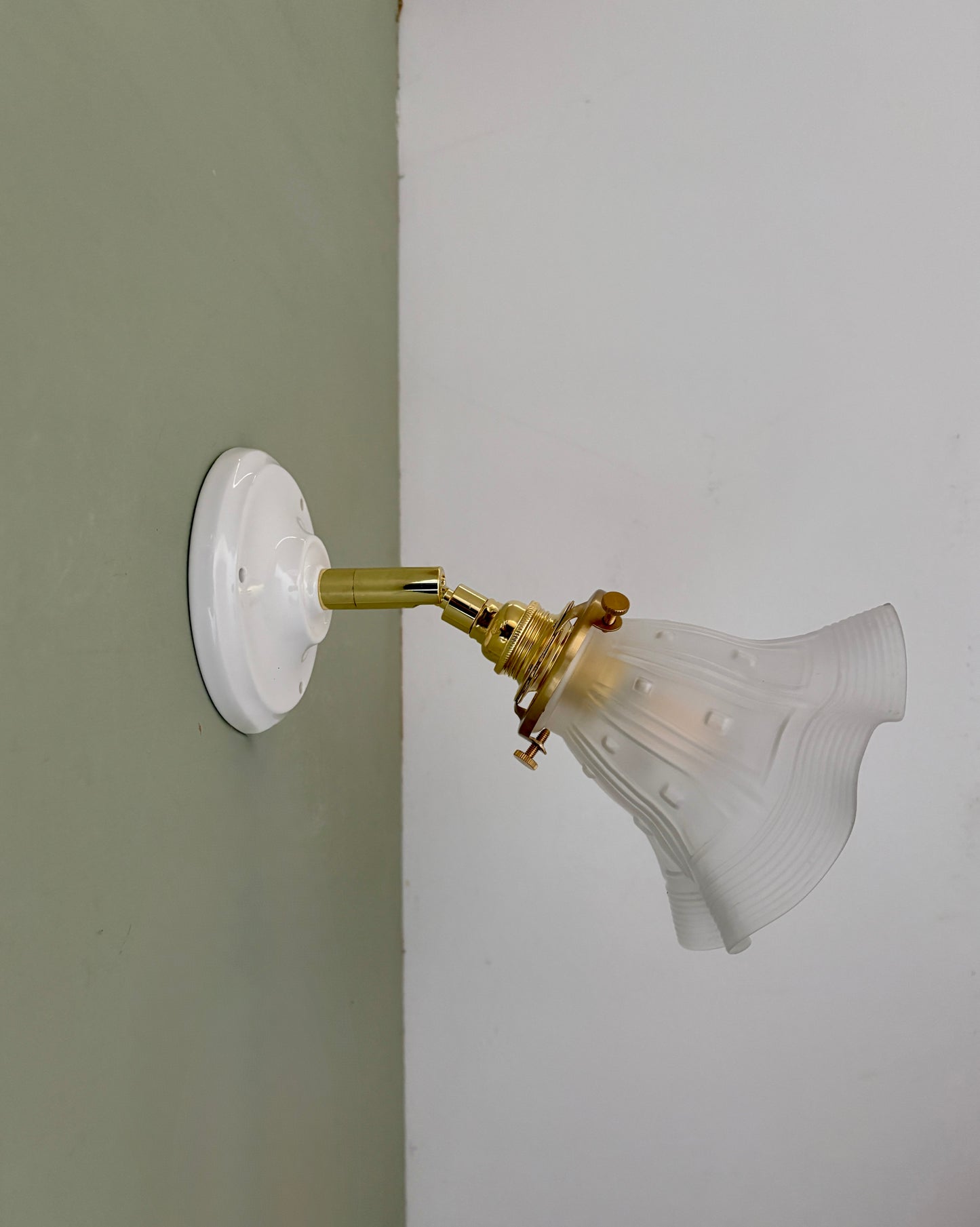 Applique tulipe vintage en verre dépoli