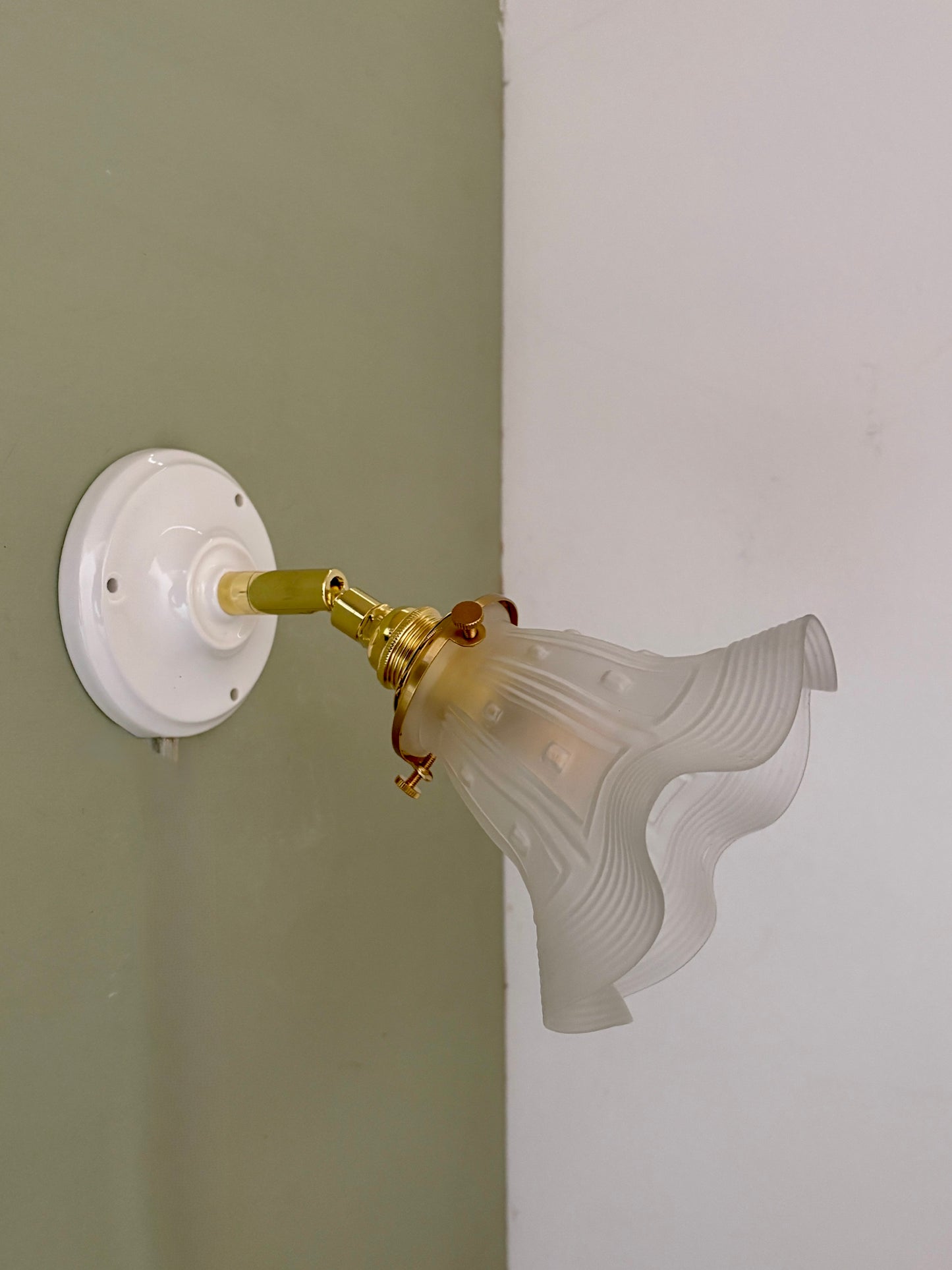 Applique tulipe vintage en verre dépoli