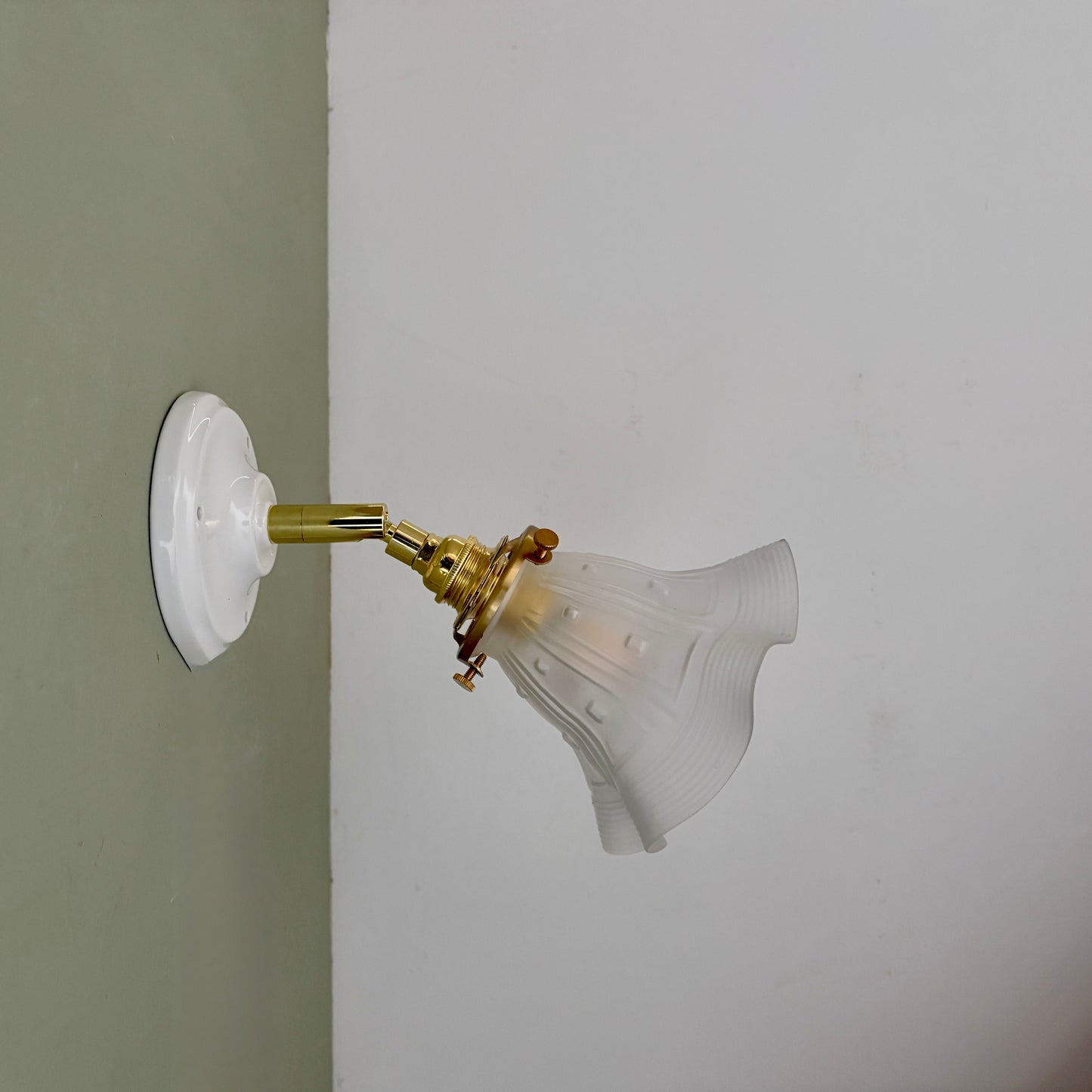 Applique tulipe vintage en verre dépoli