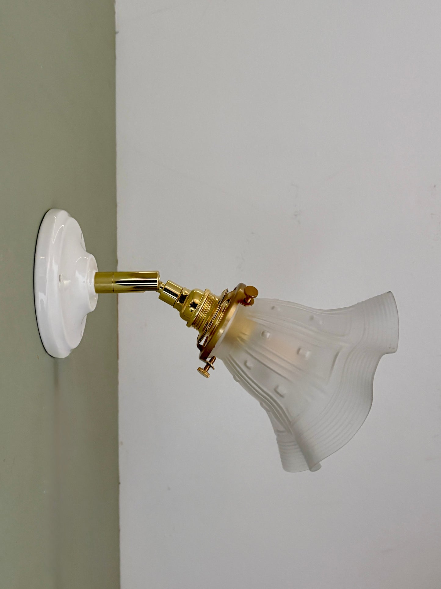 Applique tulipe vintage en verre dépoli