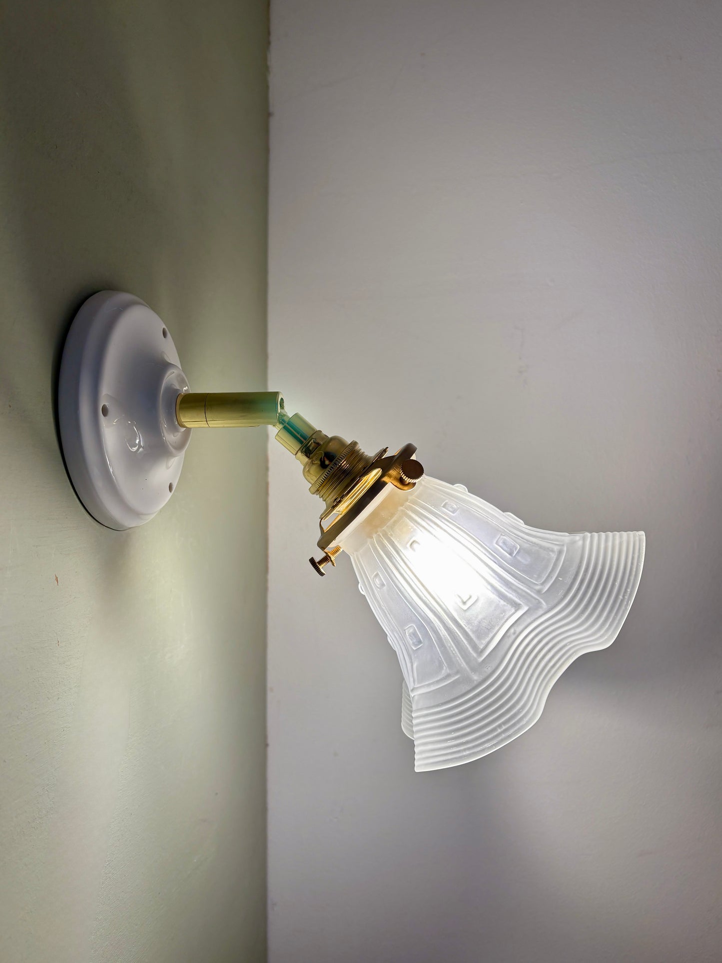 Applique tulipe vintage en verre dépoli