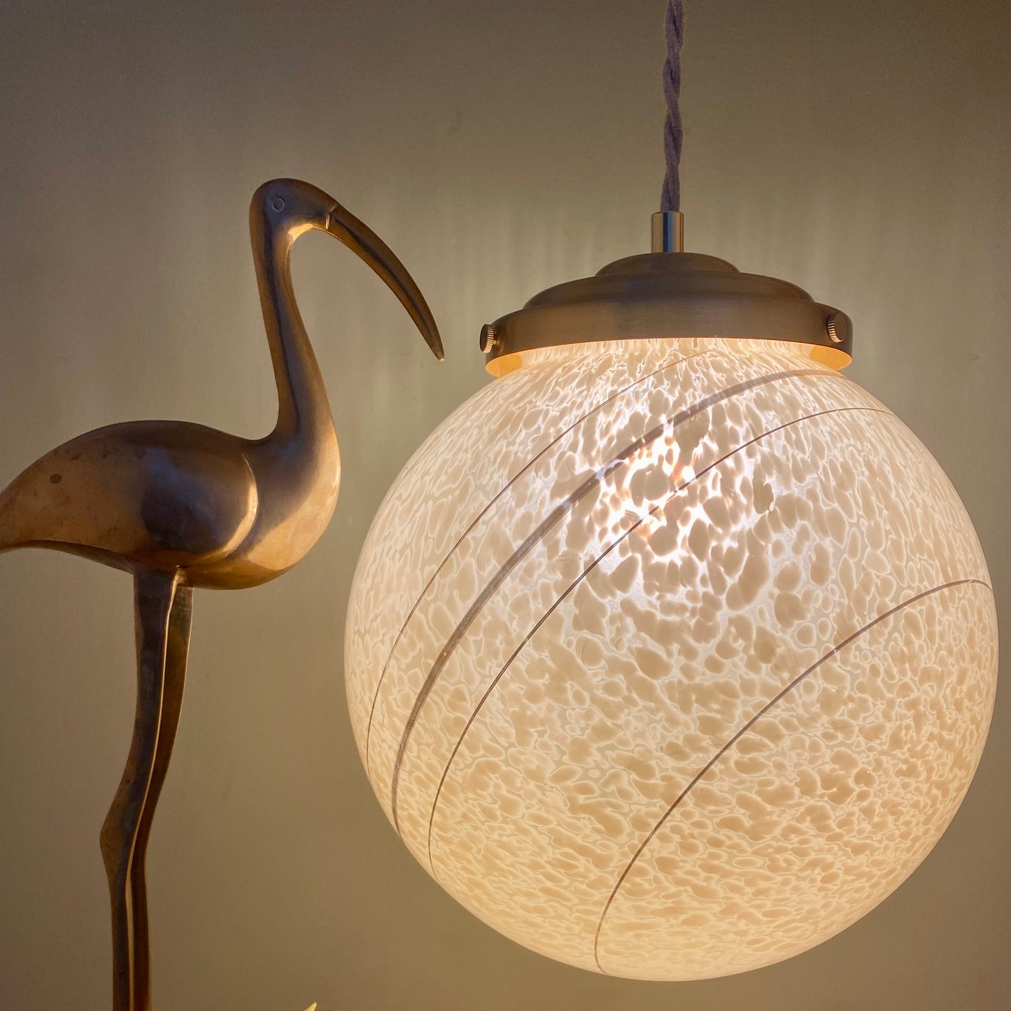 Suspension globe vintage en verre de clichy jaune et doré XXL