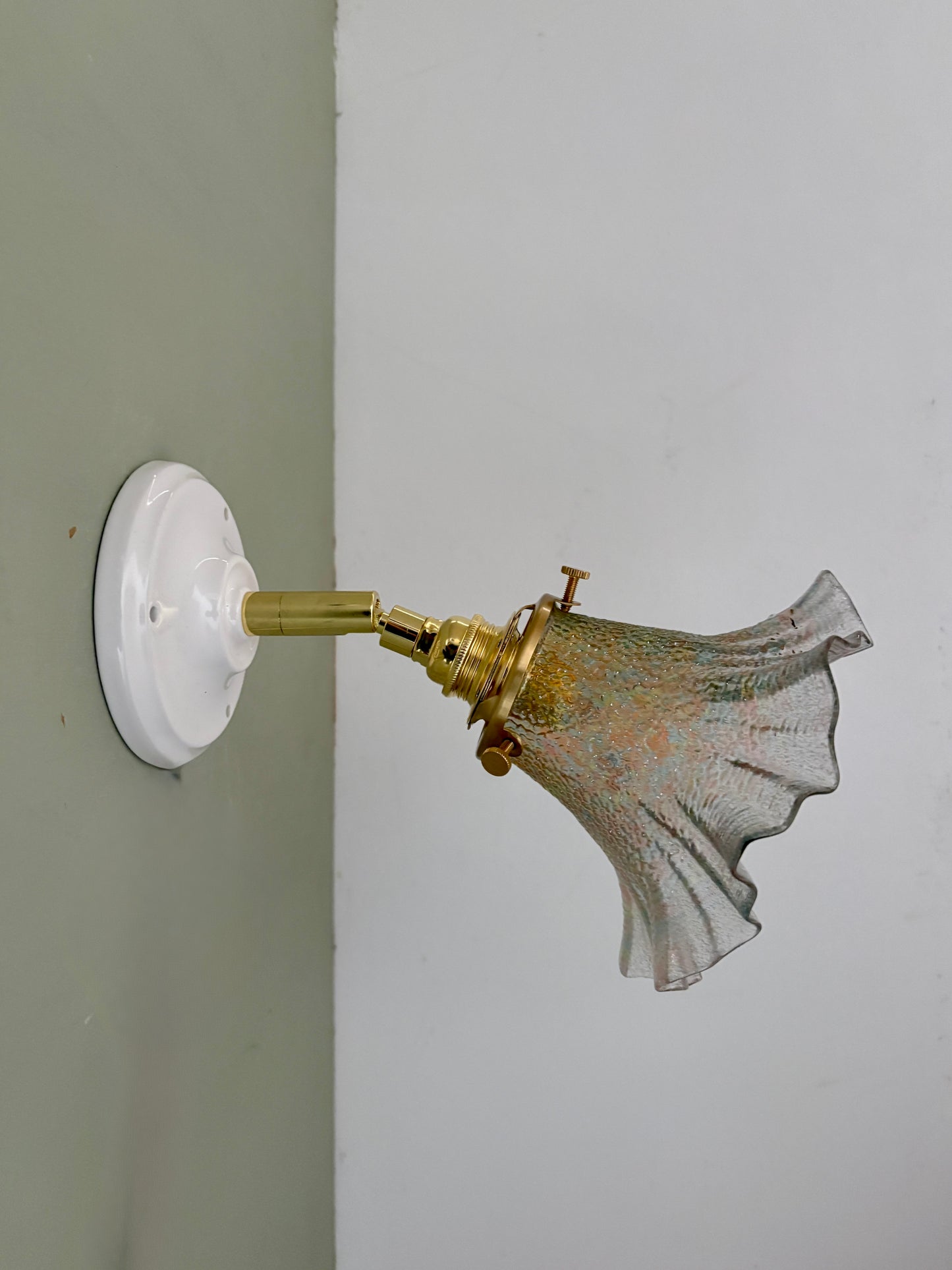 Applique tulipe vintage en verre irisé