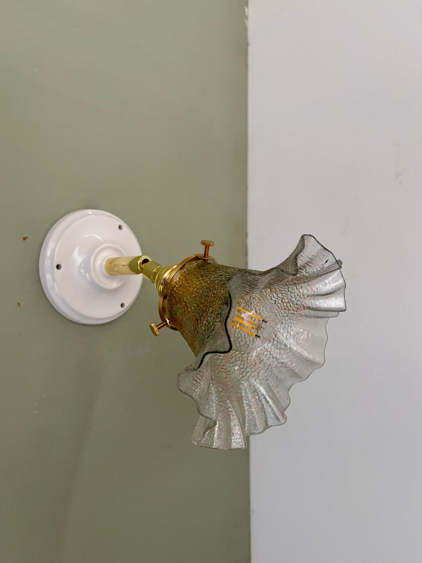 Applique tulipe vintage en verre irisé