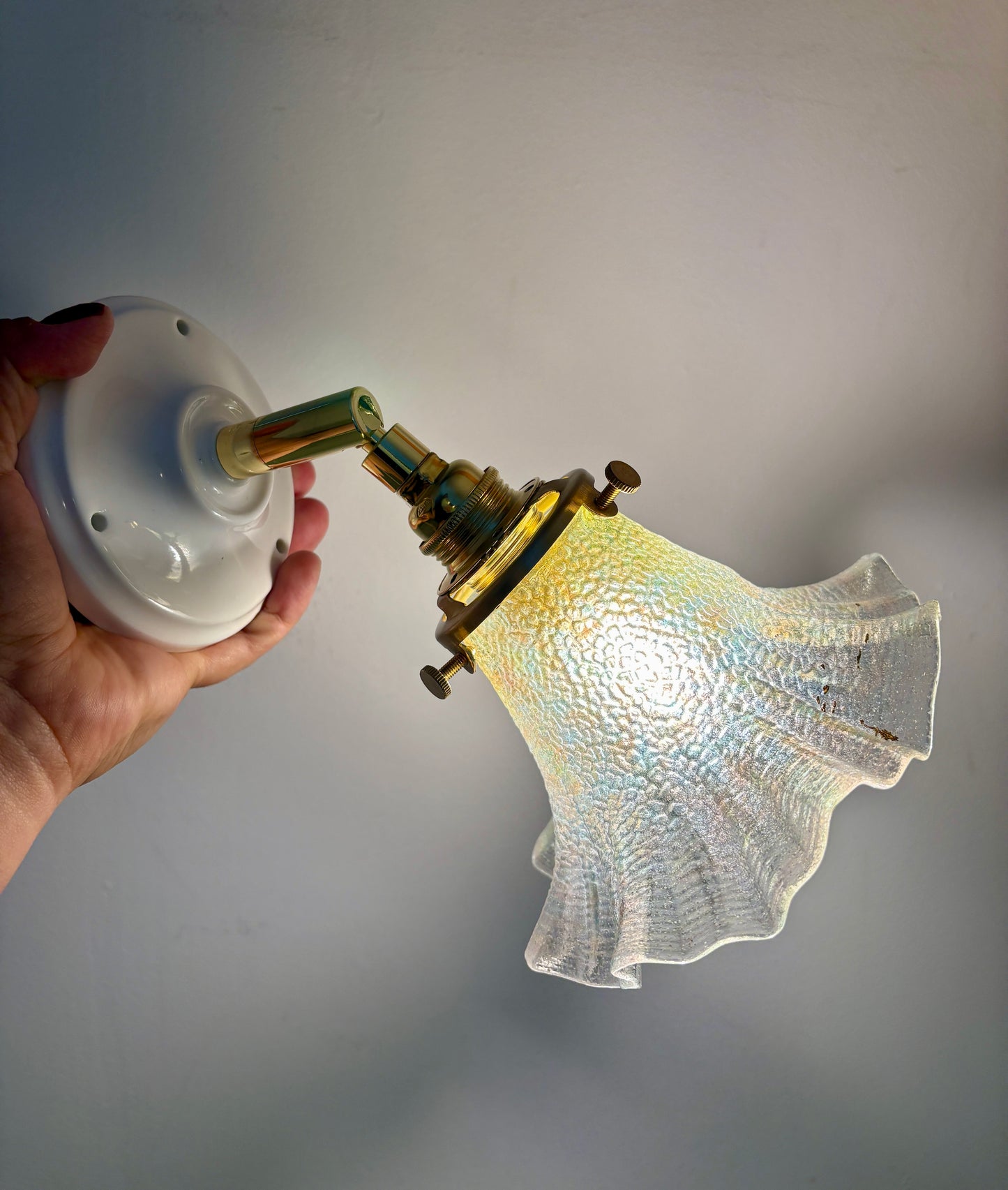 Applique tulipe vintage en verre irisé