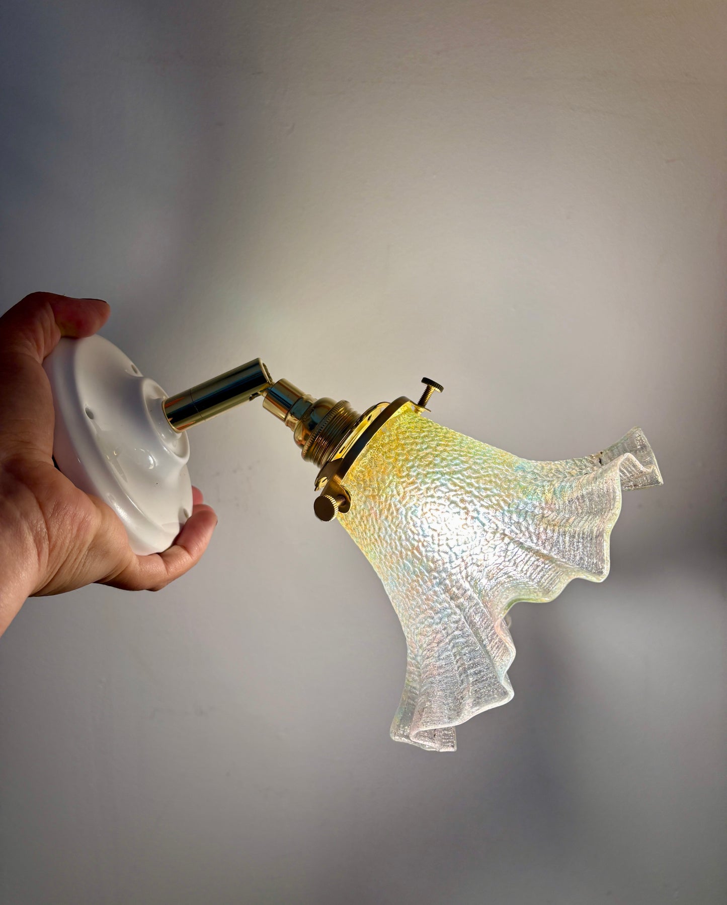 Applique tulipe vintage en verre irisé